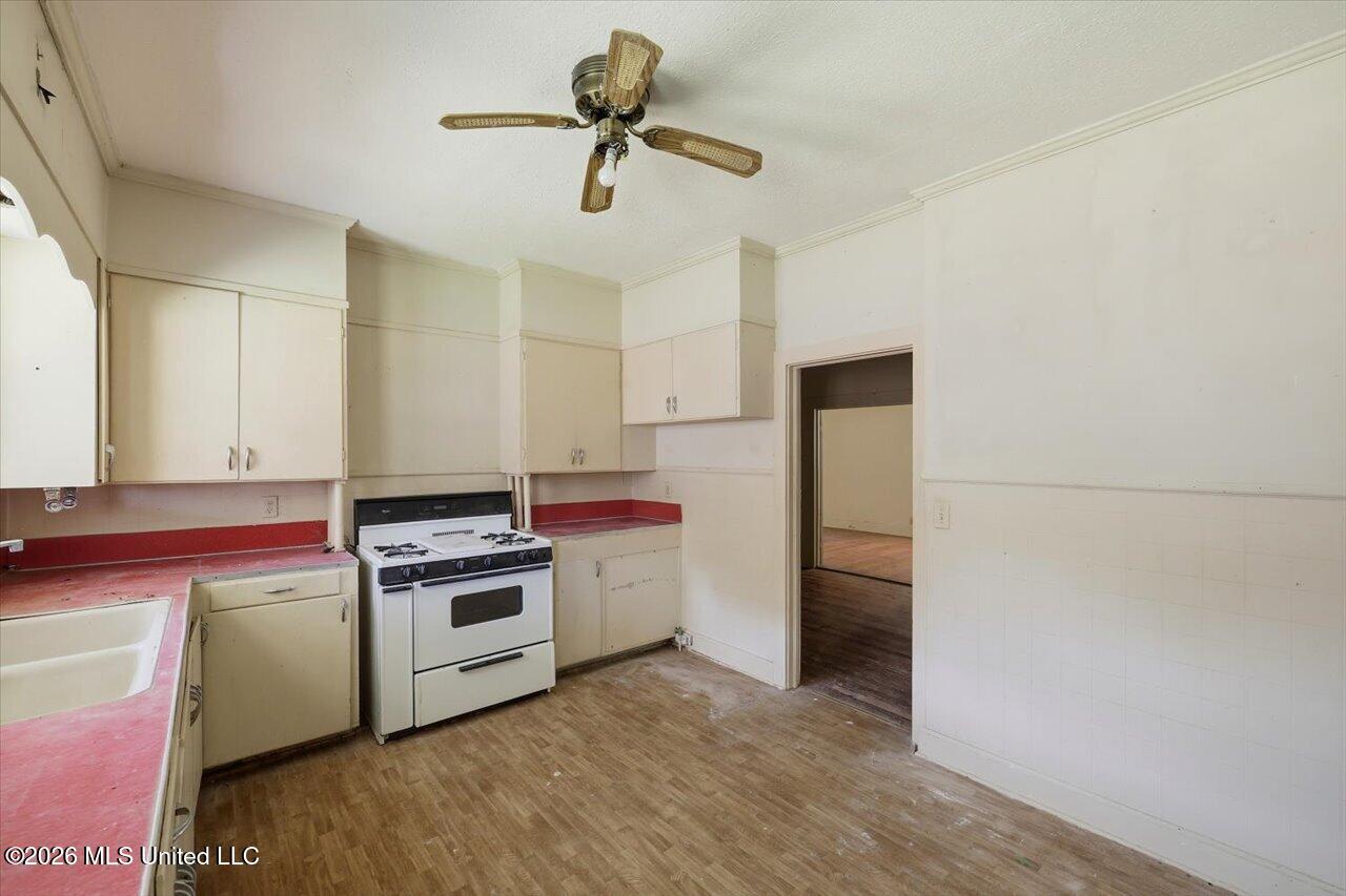 109 W Bell Avenue Property Photo 11