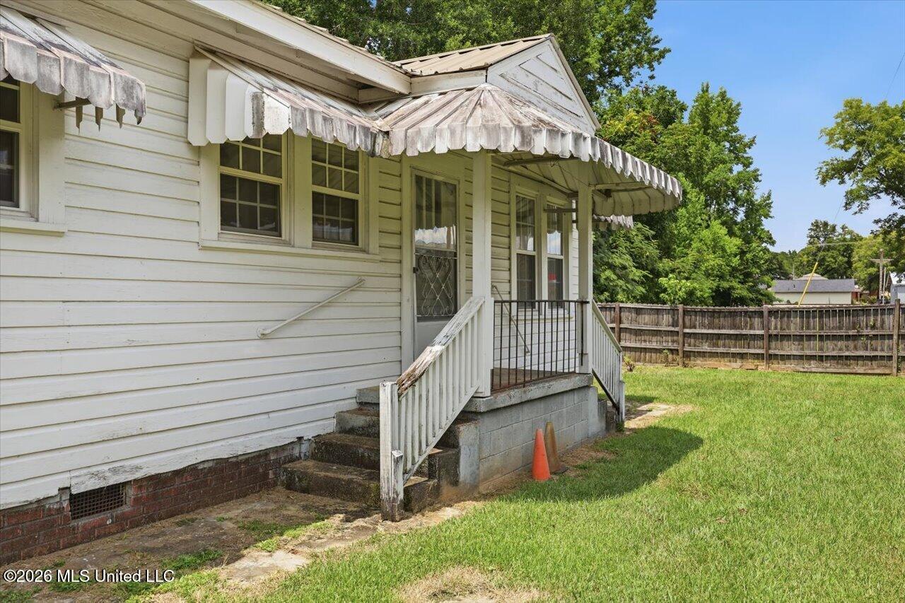 109 W Bell Avenue Property Photo 24