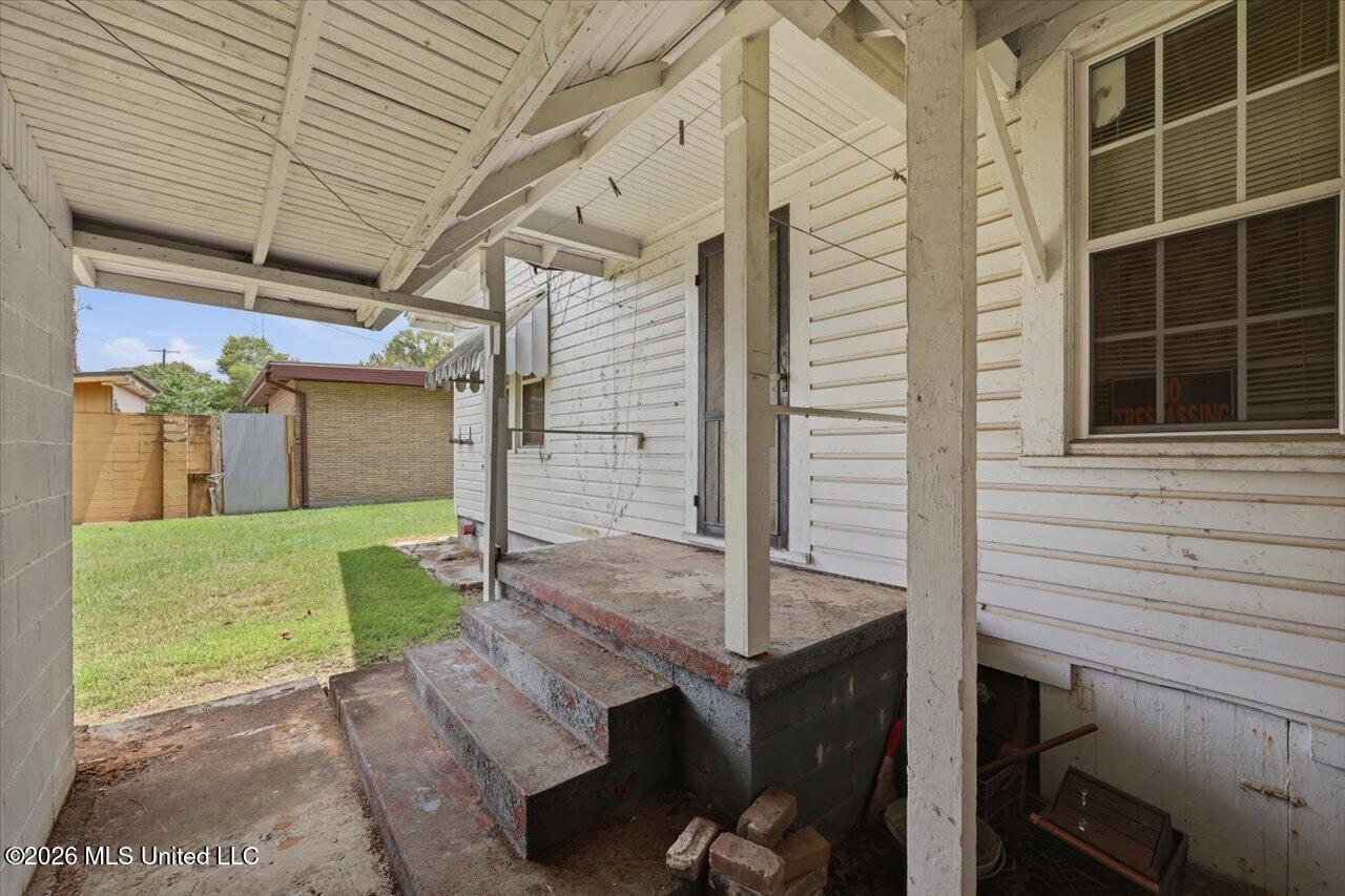 109 W Bell Avenue Property Photo 27