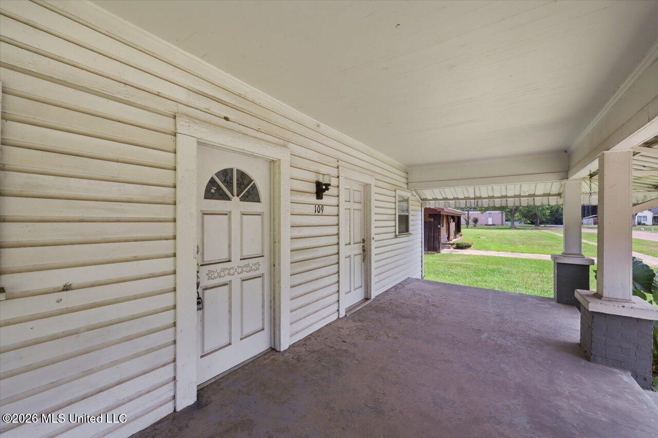 109 W Bell Avenue Property Photo 28