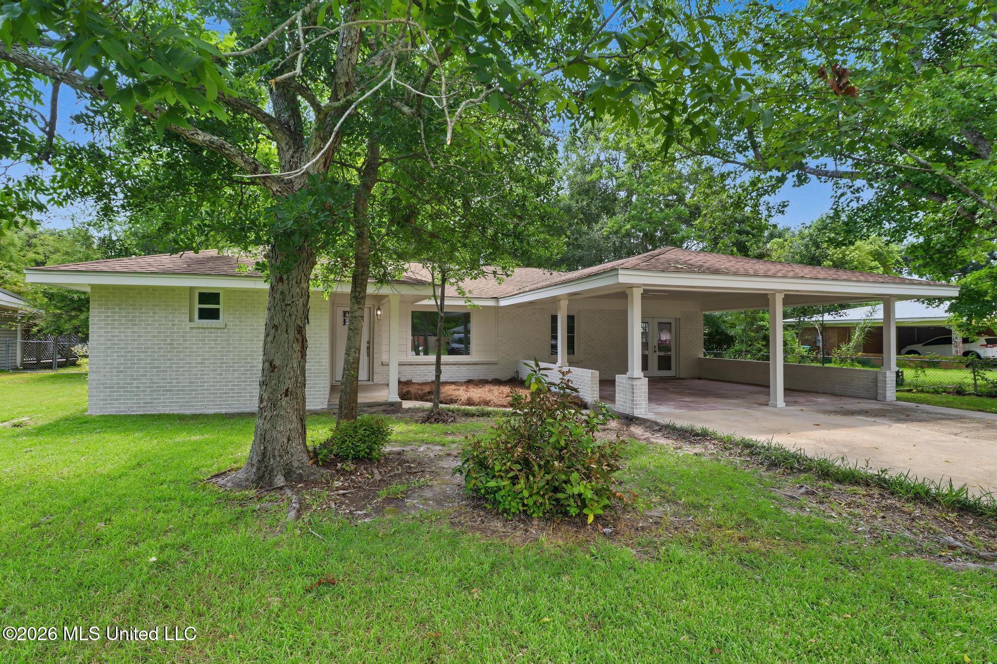 273 Holcomb Boulevard Property Photo 1