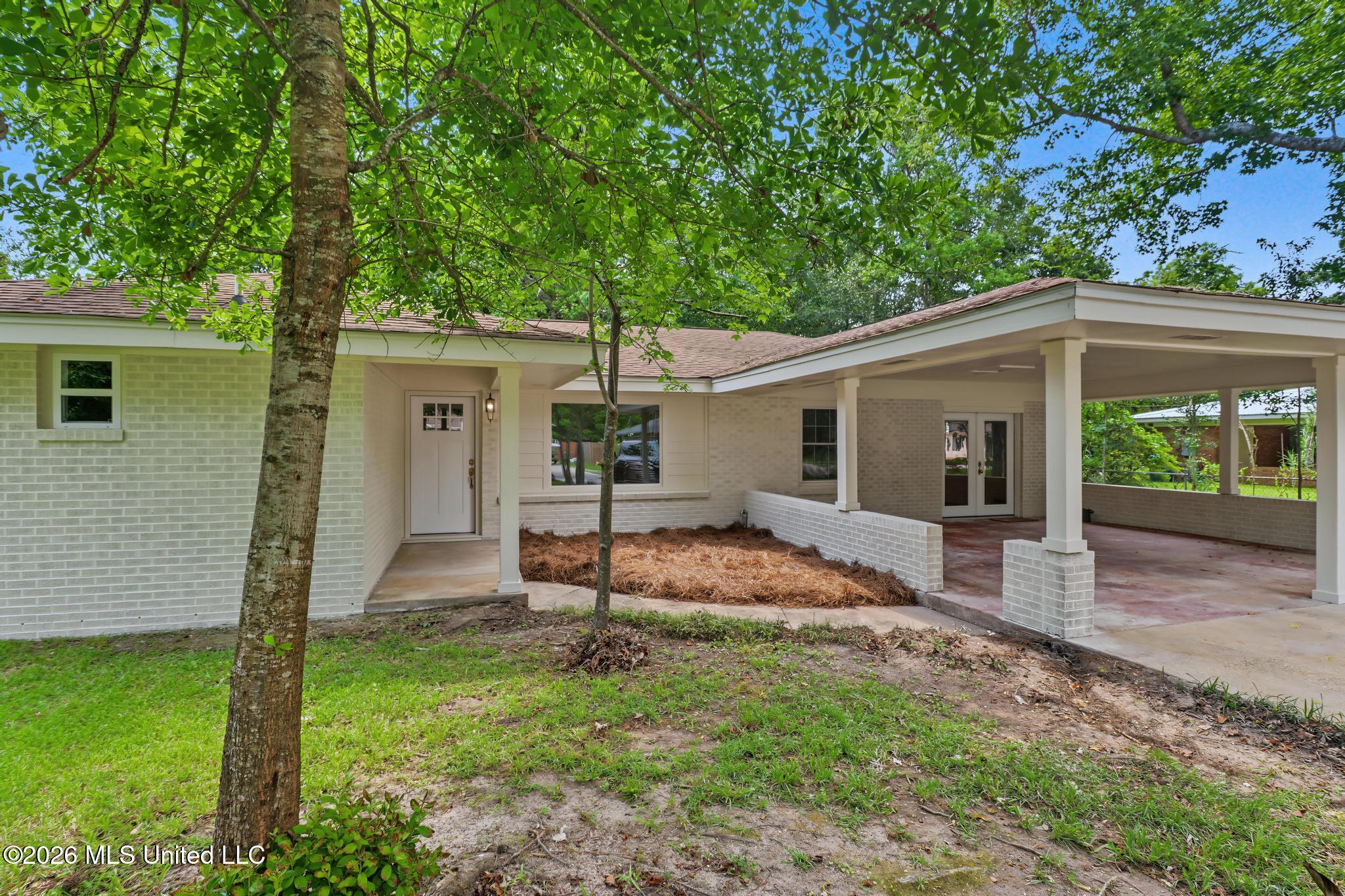 273 Holcomb Boulevard Property Photo 3