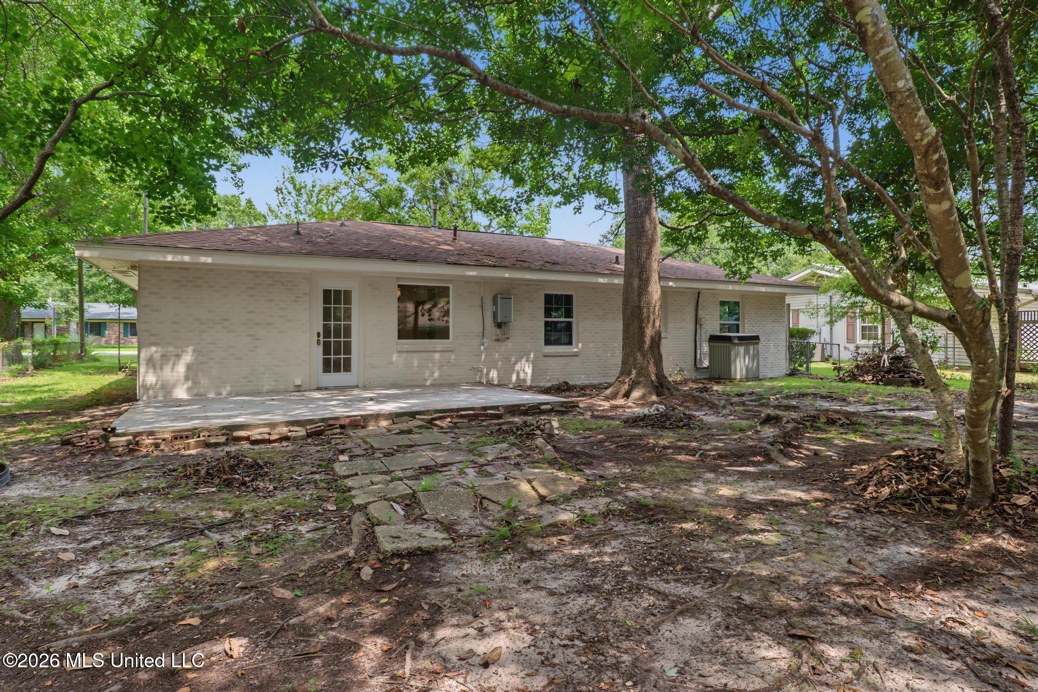 273 Holcomb Boulevard Property Photo 4