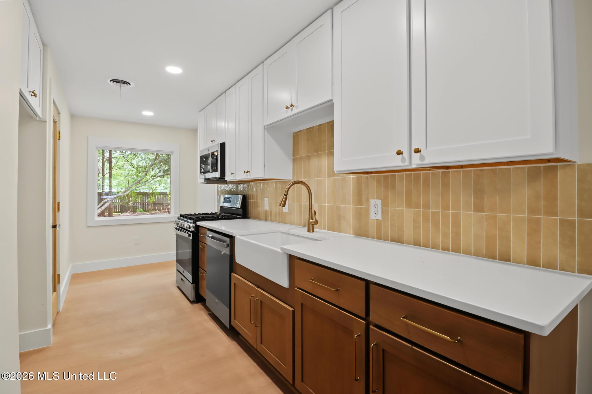 273 Holcomb Boulevard Property Photo 8
