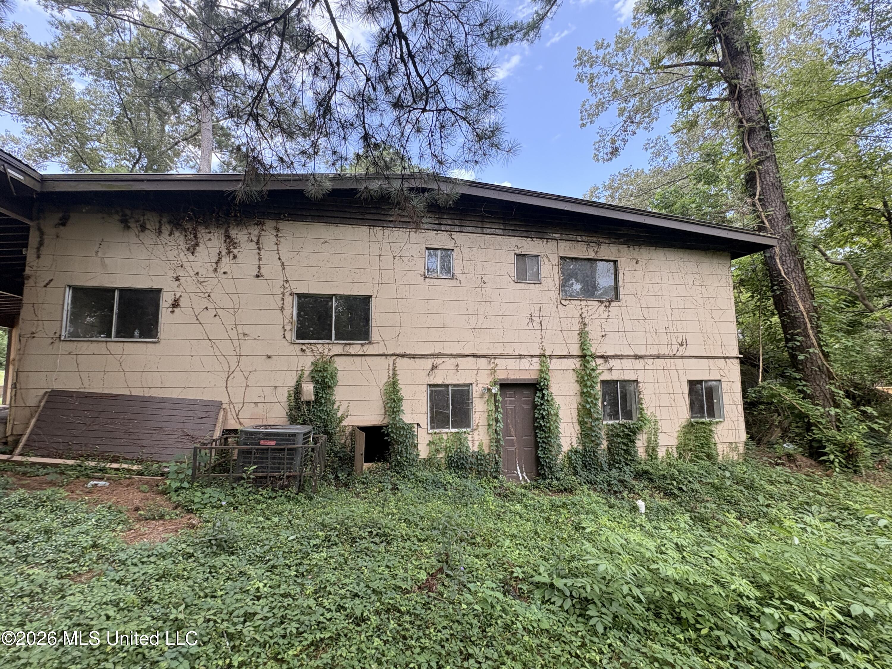 2729 E Benwood Drive