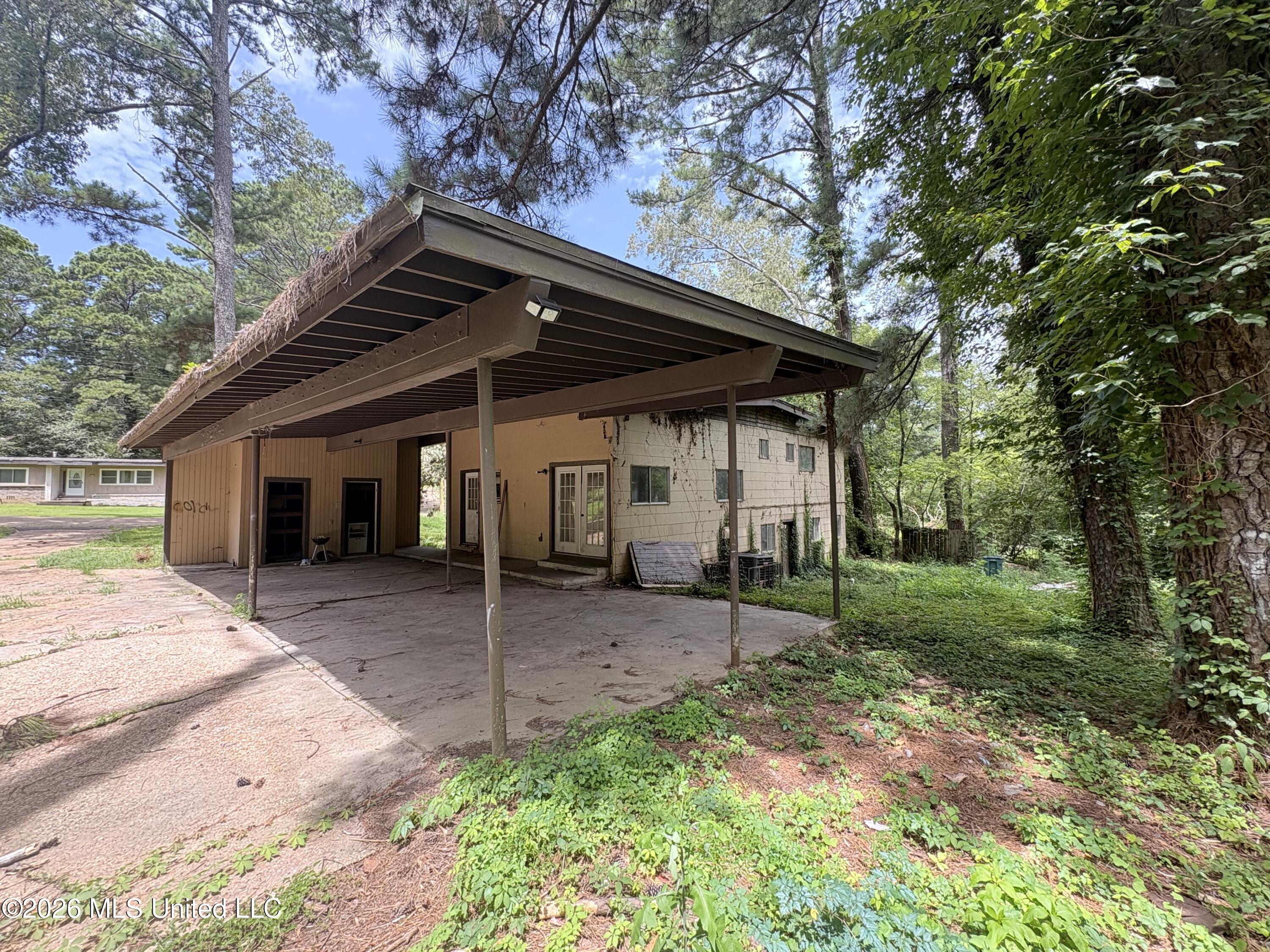 2729 E Benwood Drive Property Photo 3