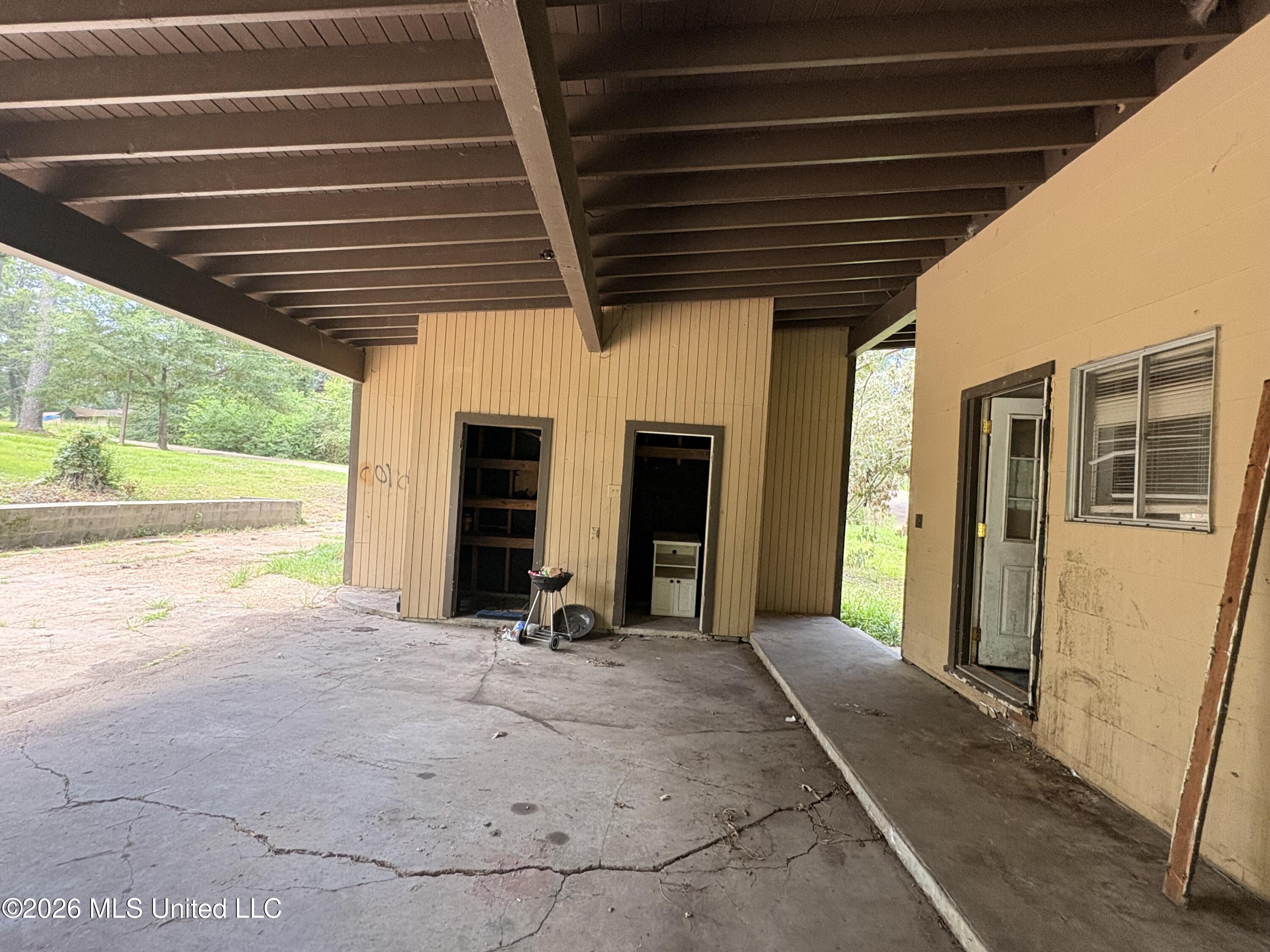 2729 E Benwood Drive Property Photo 4