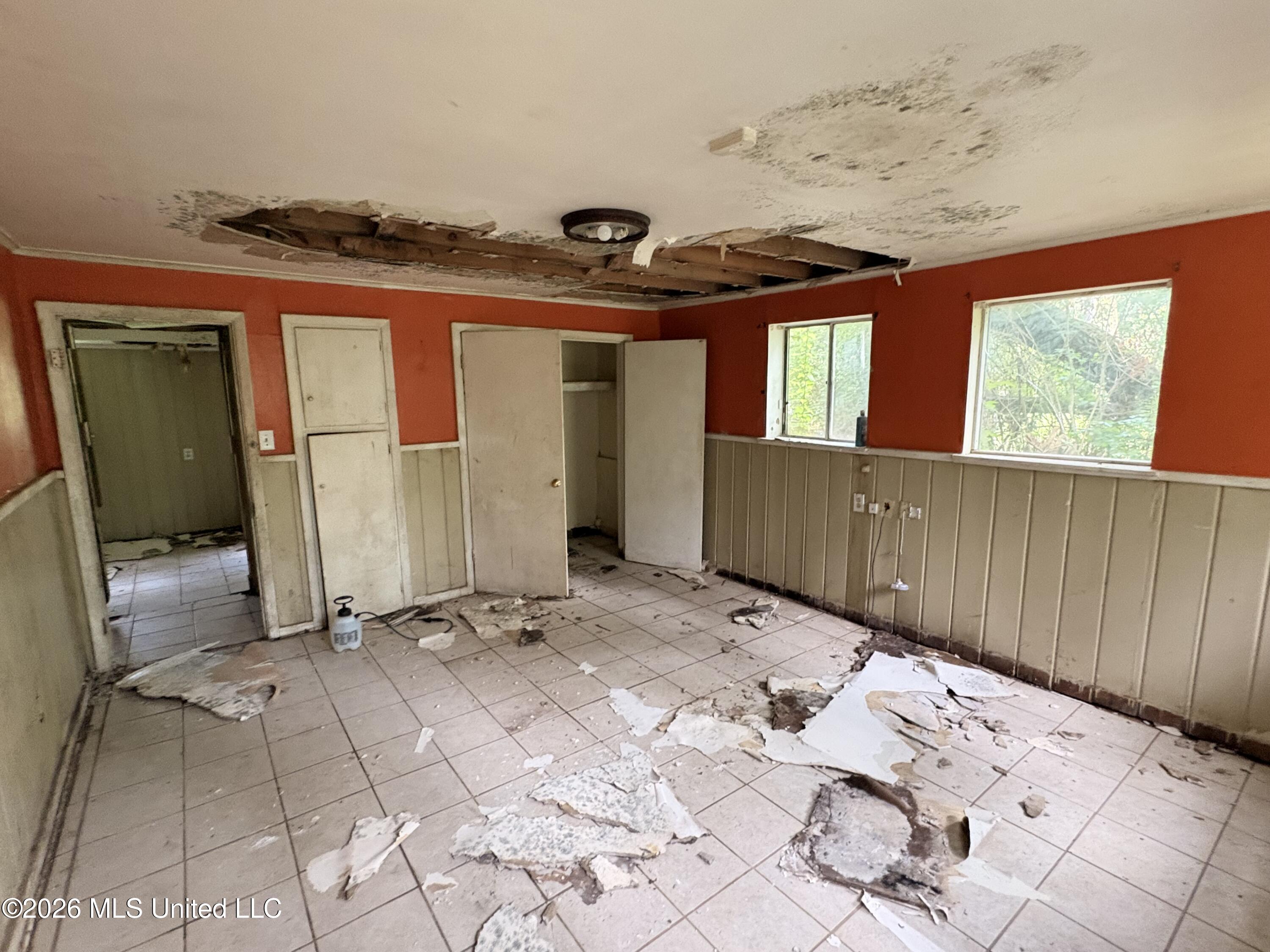 2729 E Benwood Drive Property Photo 7