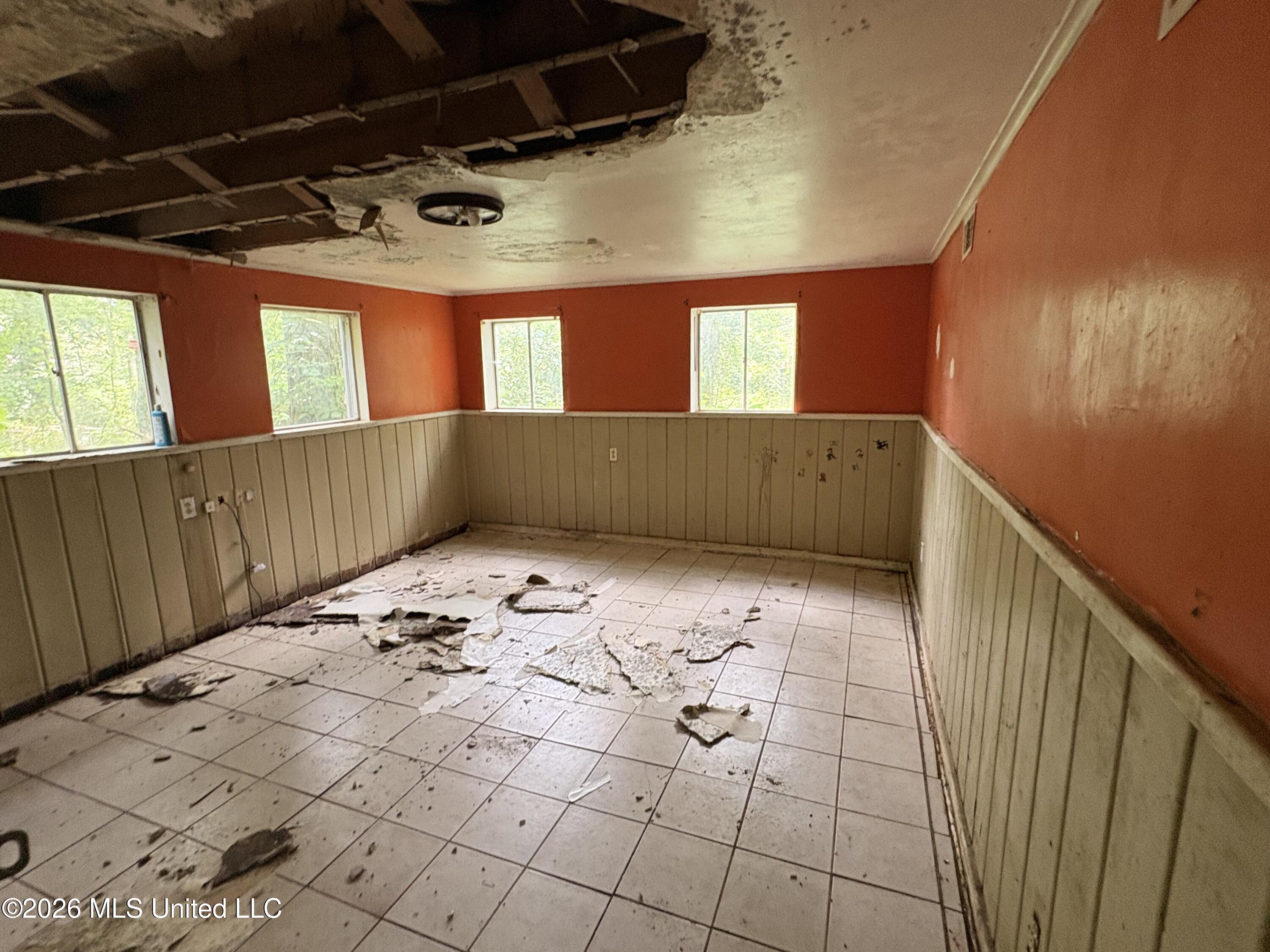 2729 E Benwood Drive Property Photo 8