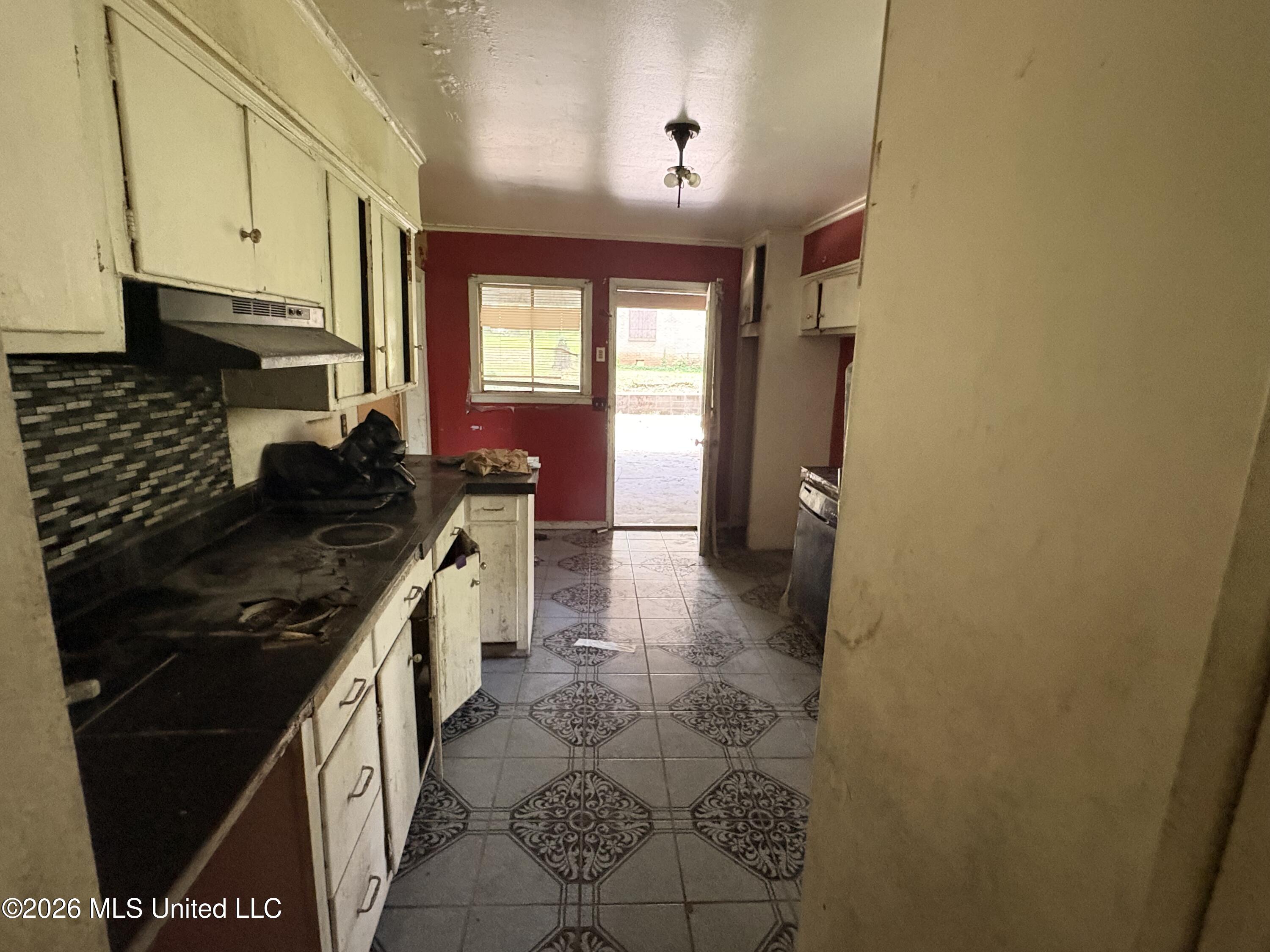 2729 E Benwood Drive Property Photo 9