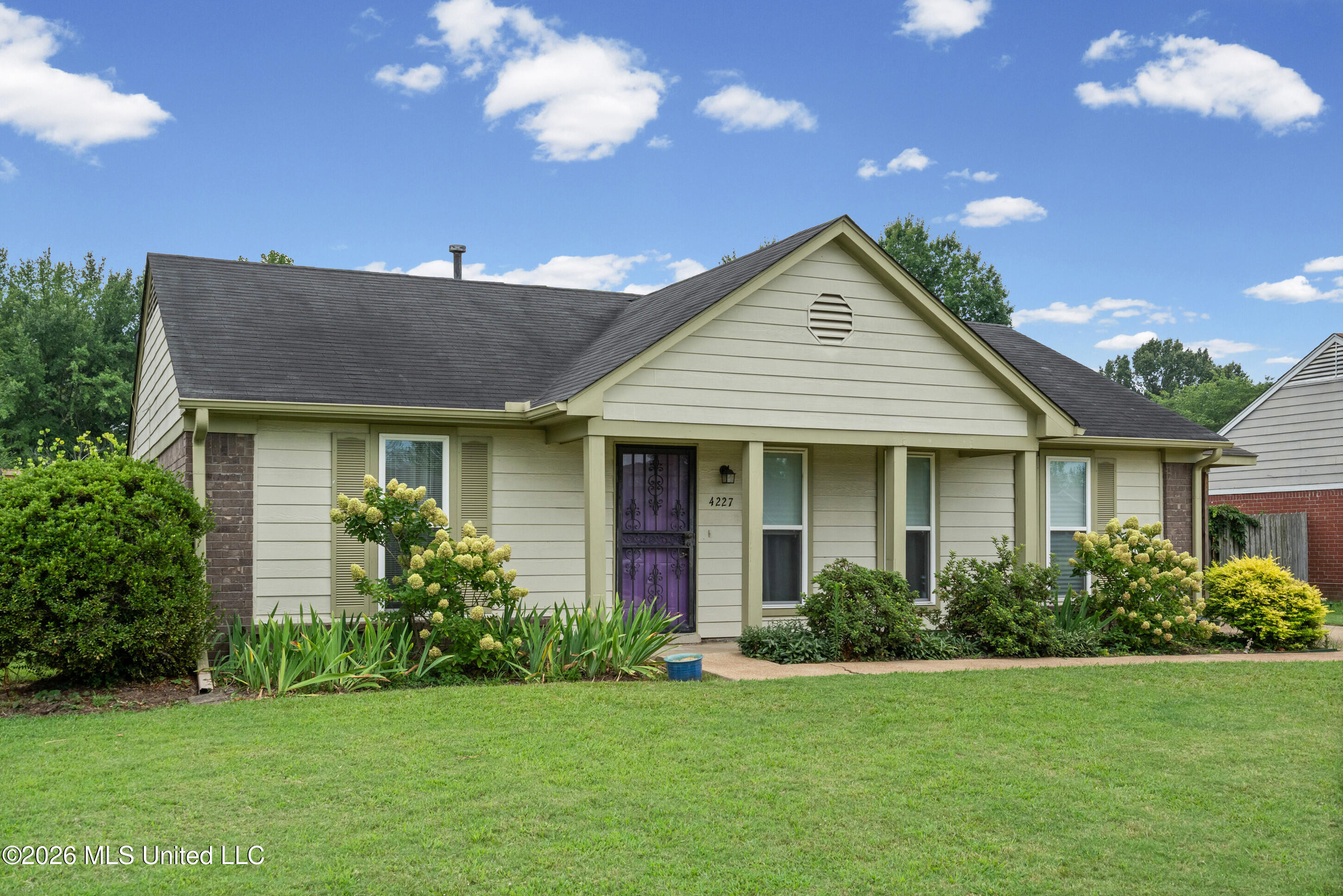 4227 Highgate Drive Property Photo 3