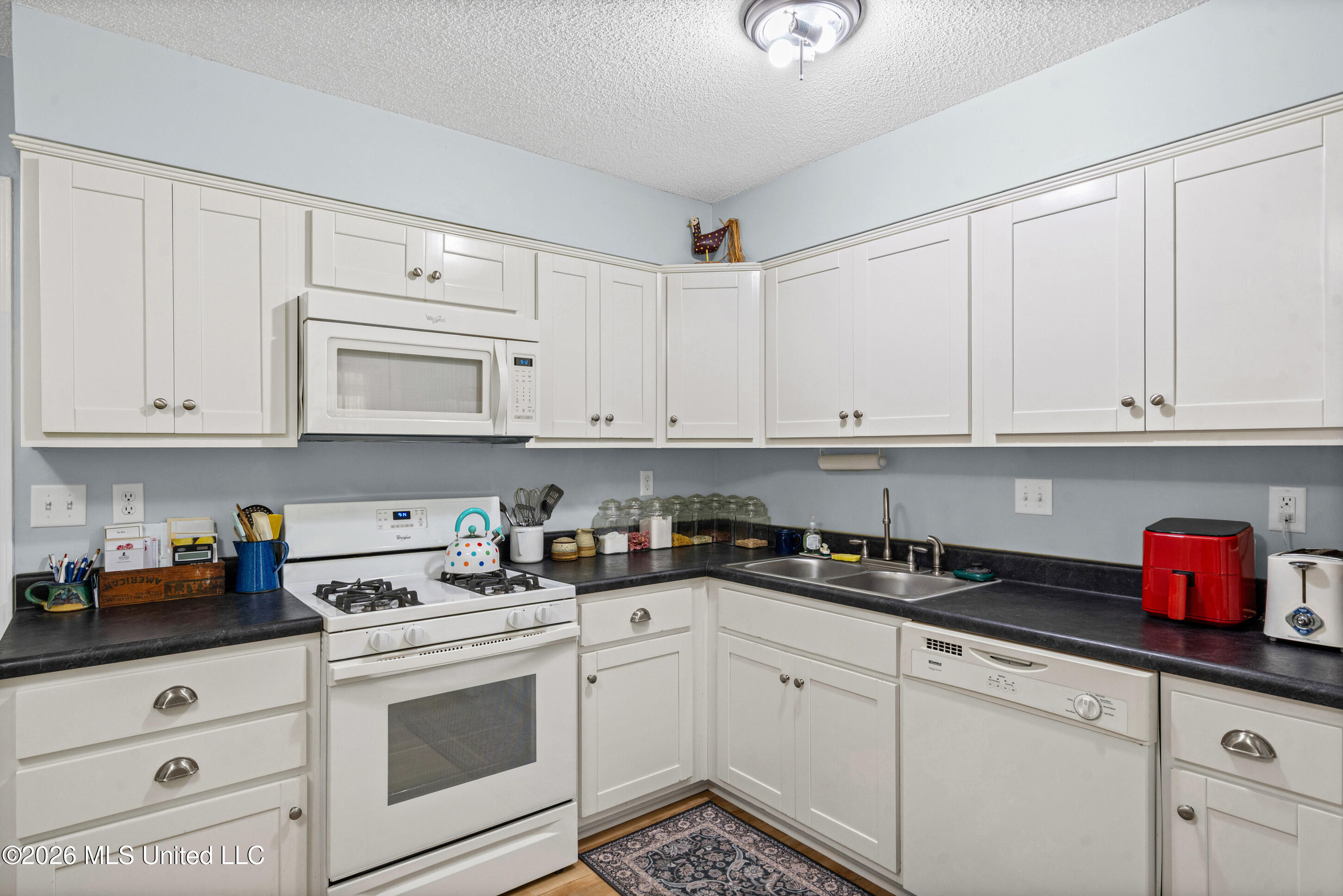 4227 Highgate Drive Property Photo 8