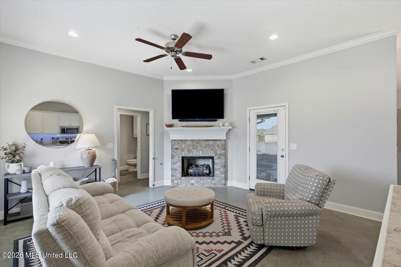 1402 Victoria Lane Property Photo 8
