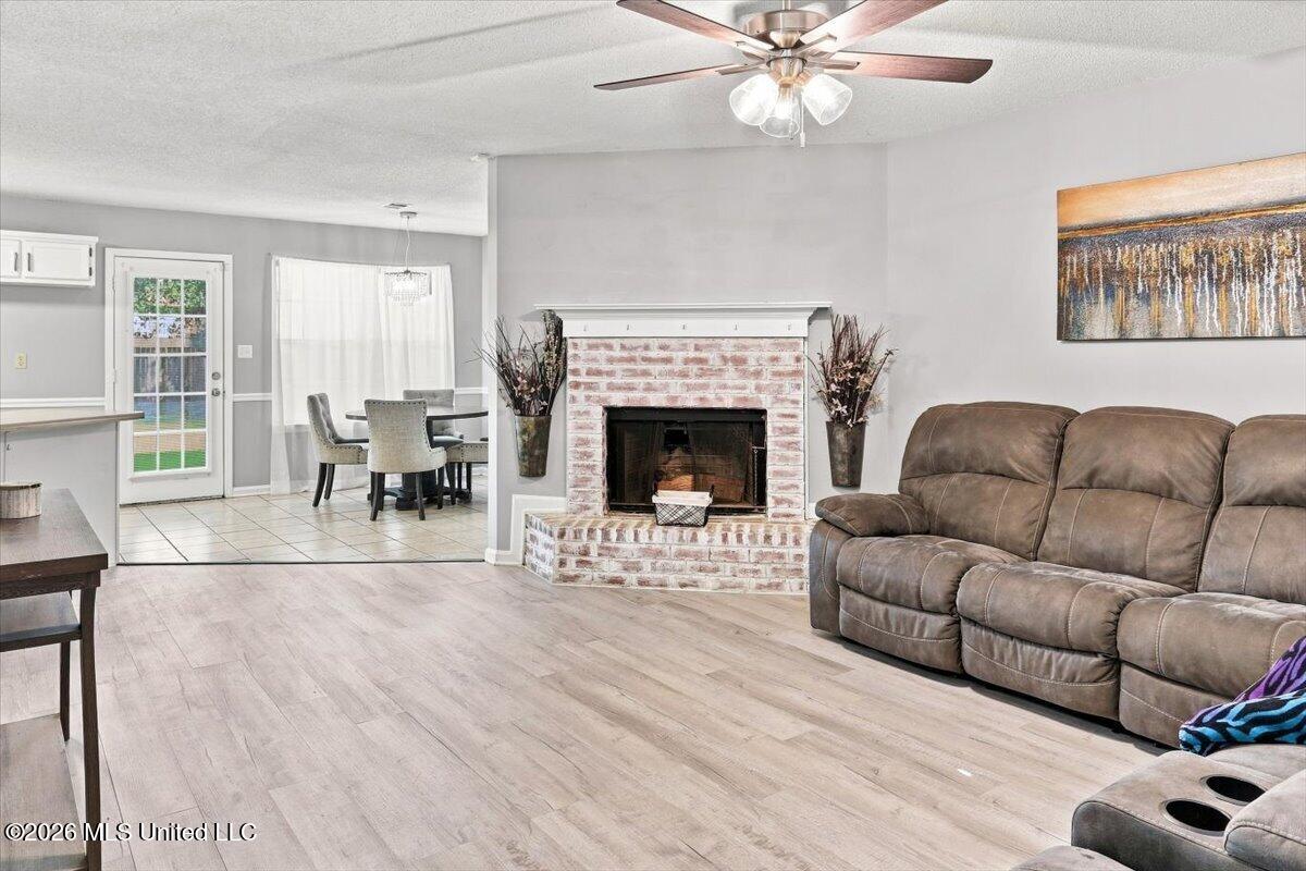 5871 Kentwood Property Photo 4