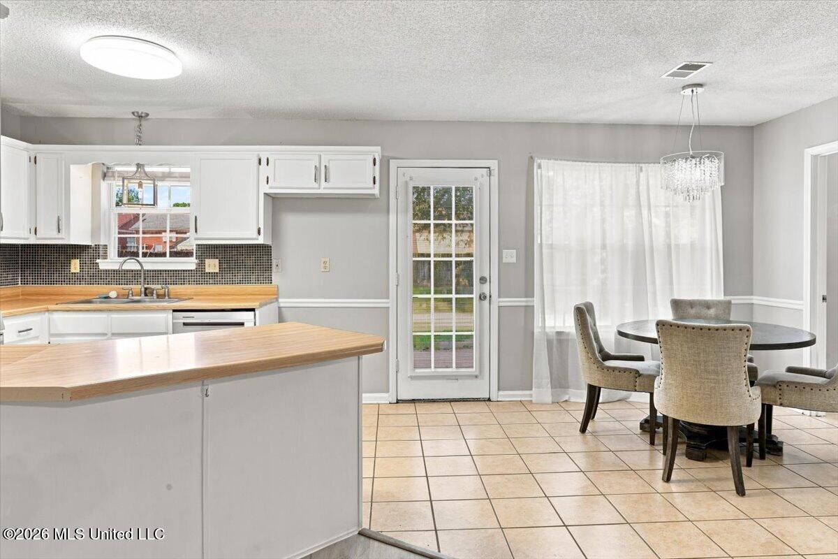 5871 Kentwood Property Photo 9