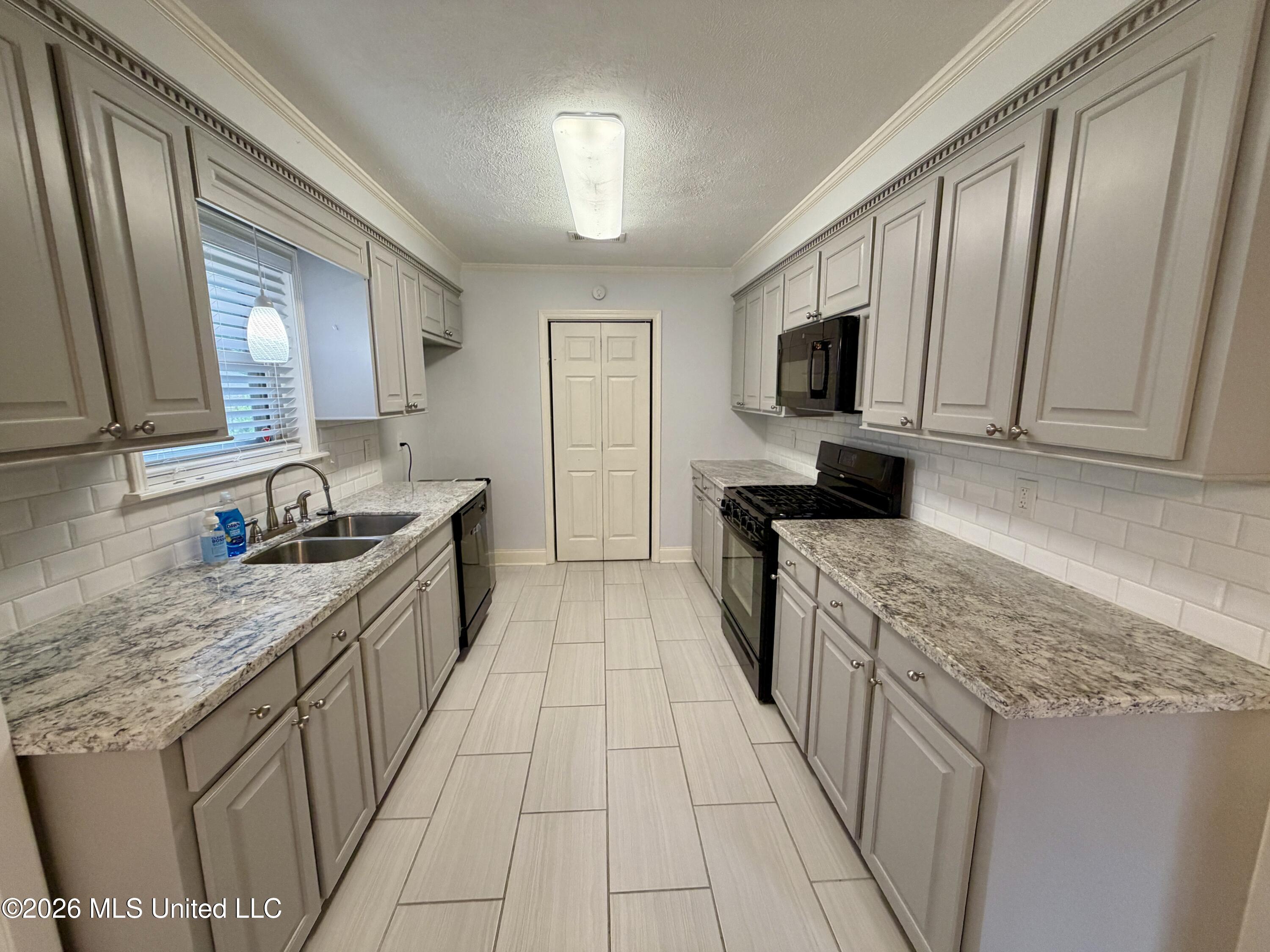 62 Freehill Court Property Photo 8