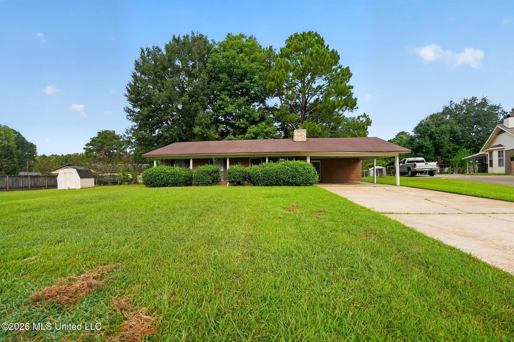 117 White Oak Court Property Photo 1
