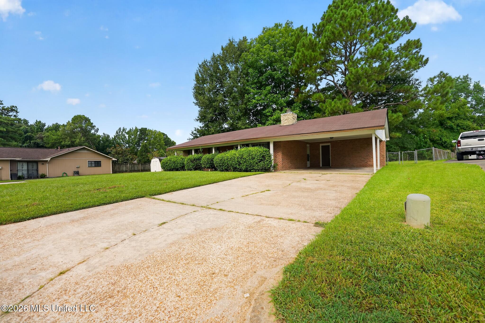 117 White Oak Court Property Photo 2