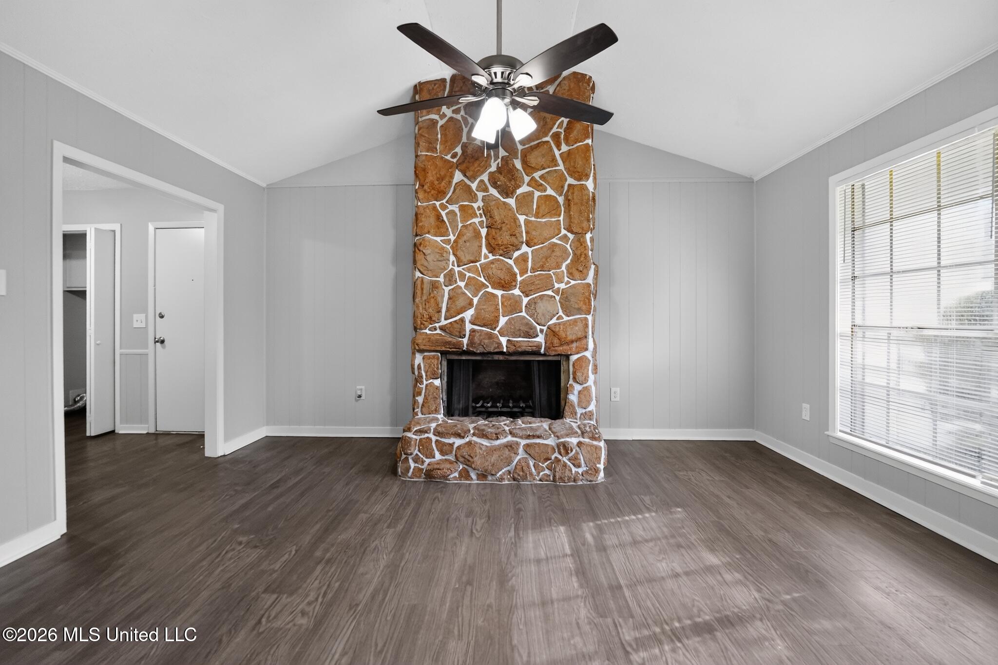 117 White Oak Court Property Photo 3