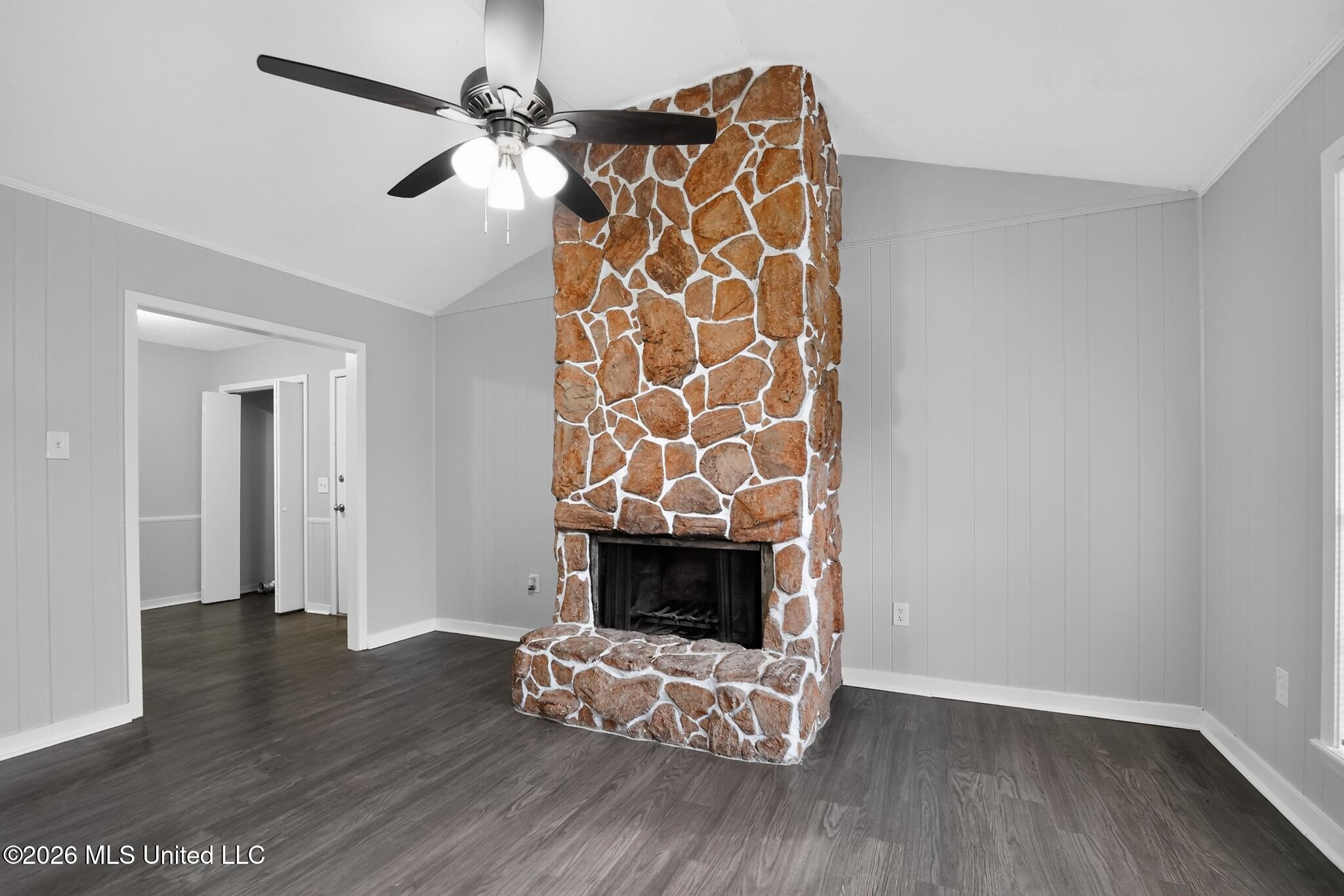 117 White Oak Court Property Photo 4