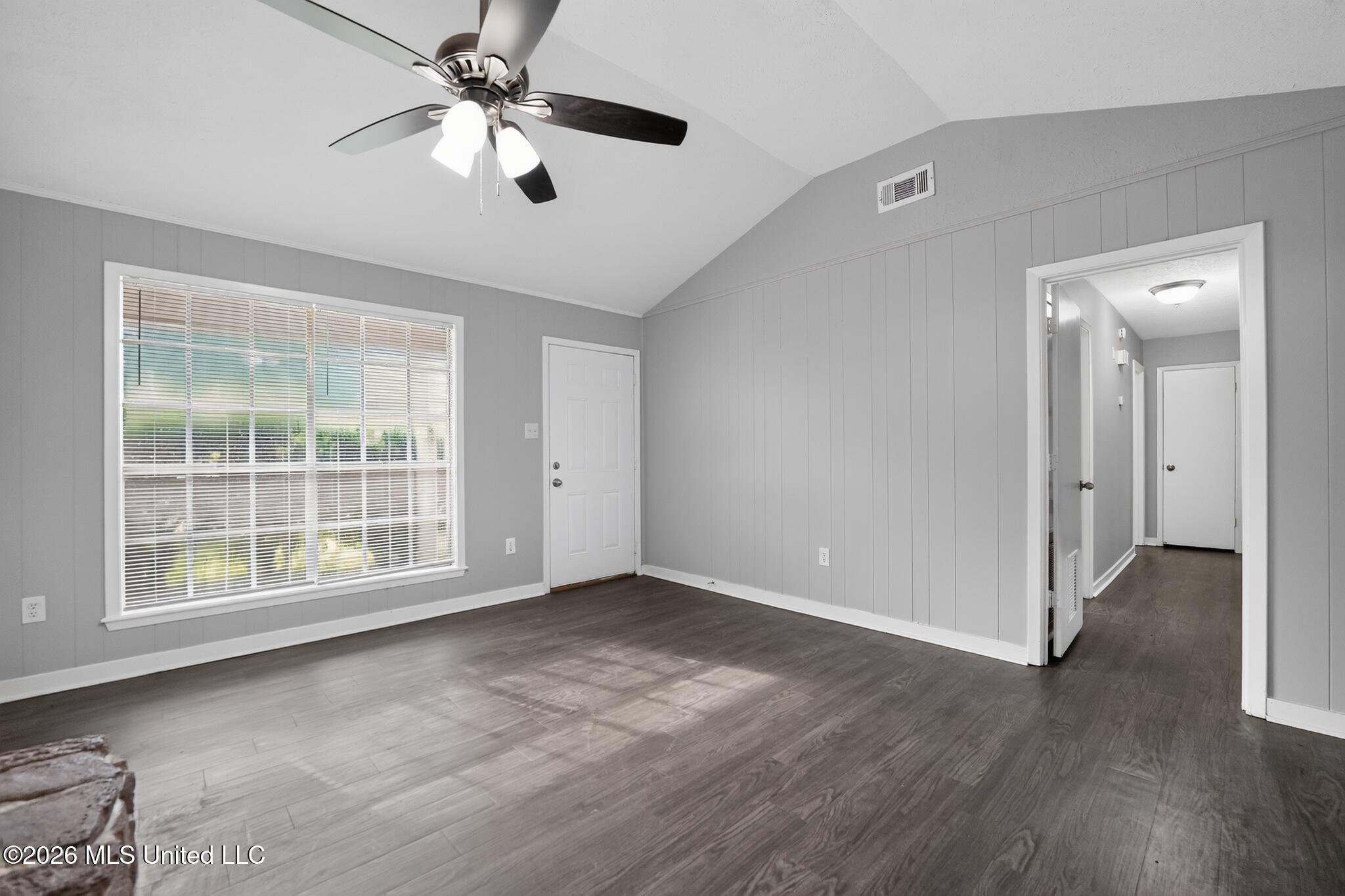 117 White Oak Court Property Photo 6