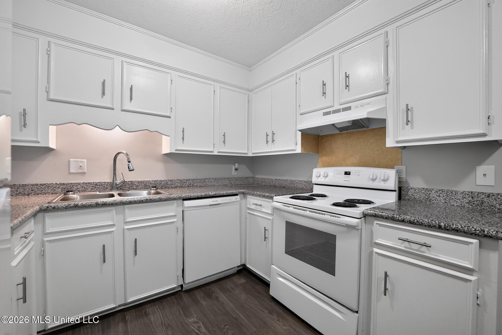 117 White Oak Court Property Photo 7