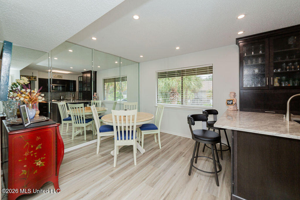 248 Lanai Village Property Photo 7