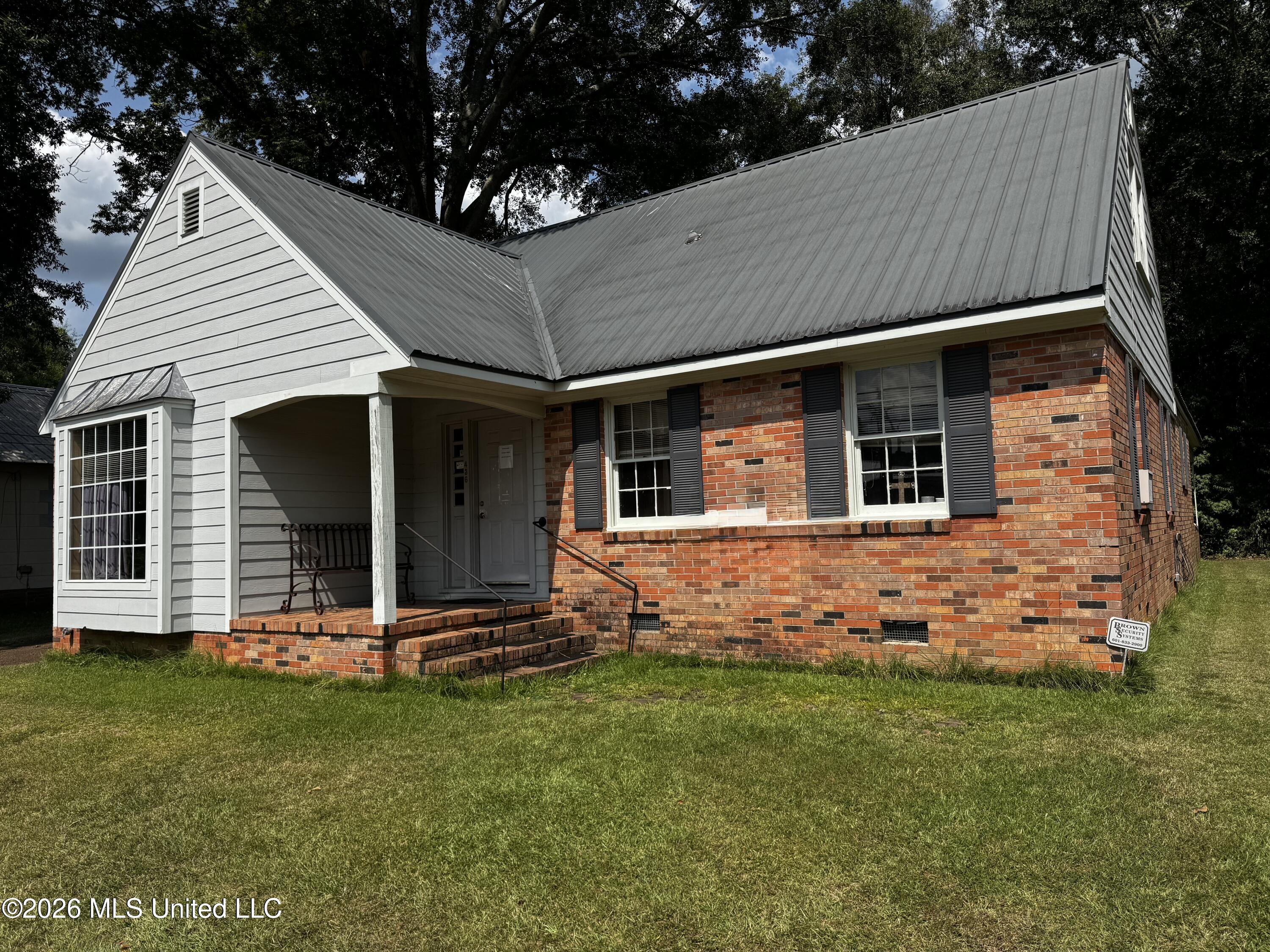 436 N Jackson Street Property Photo 1