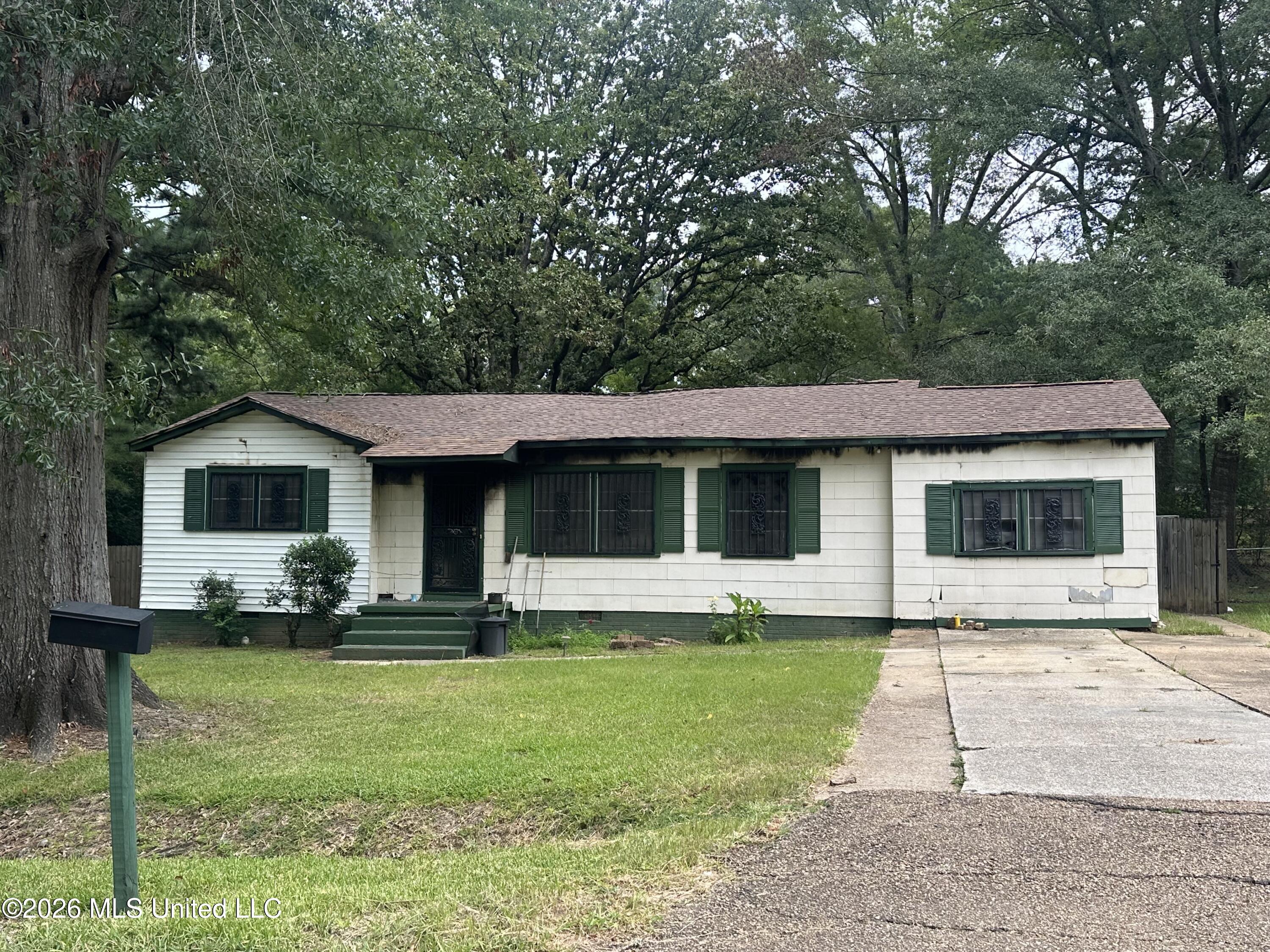 146 Windsor Drive Property Photo 1