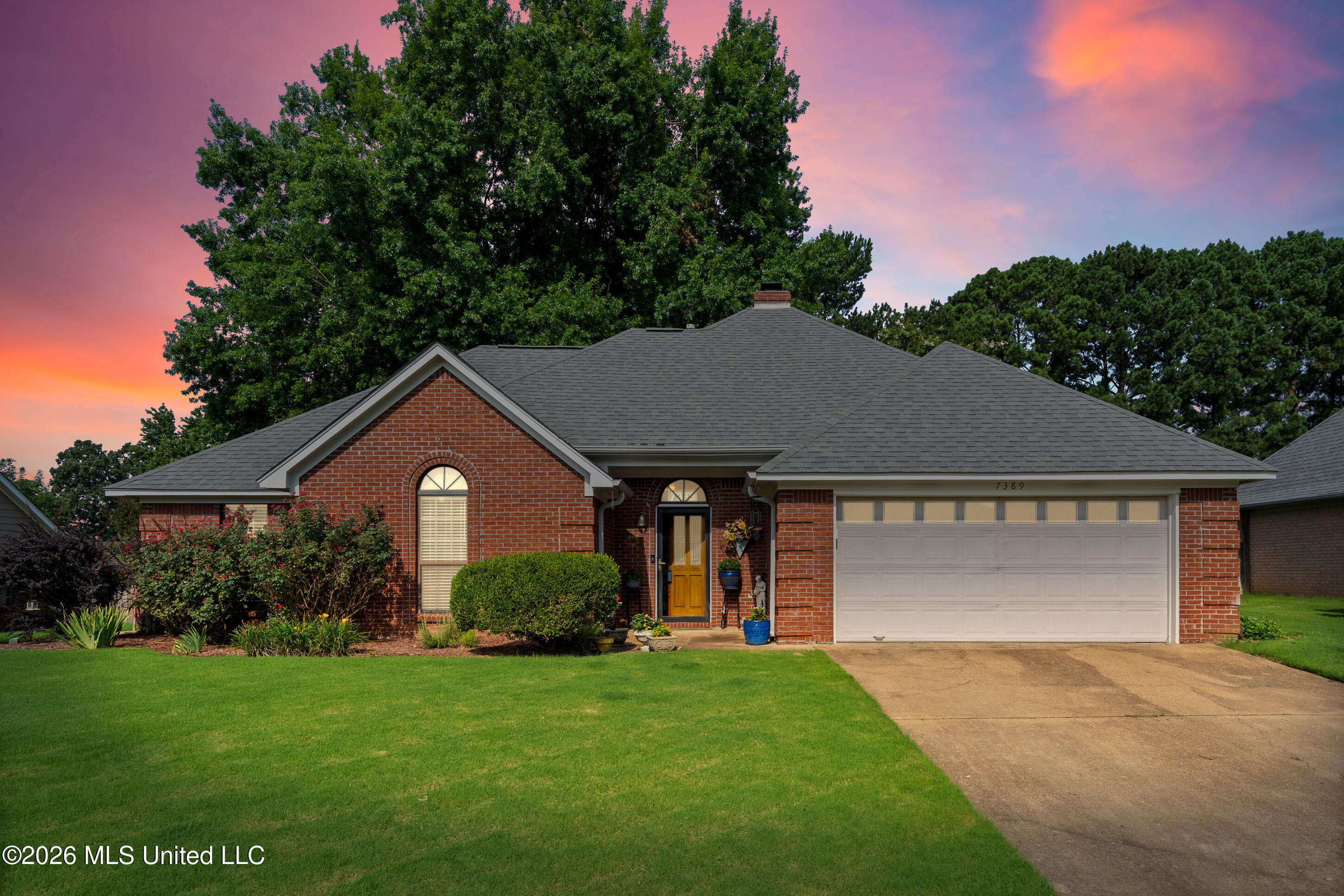 7389 Fox Glen Drive Property Photo 2