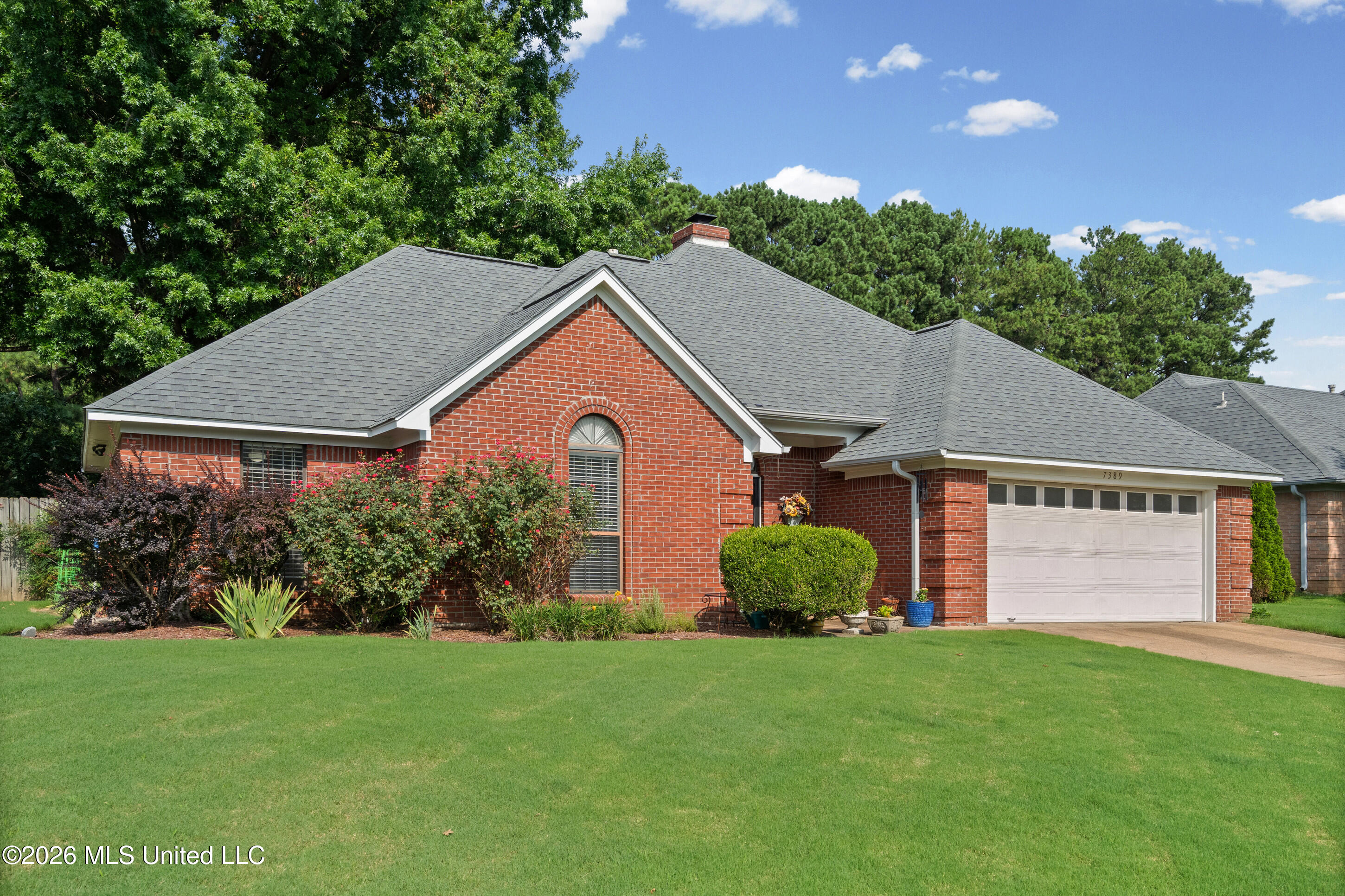 7389 Fox Glen Drive Property Photo 3