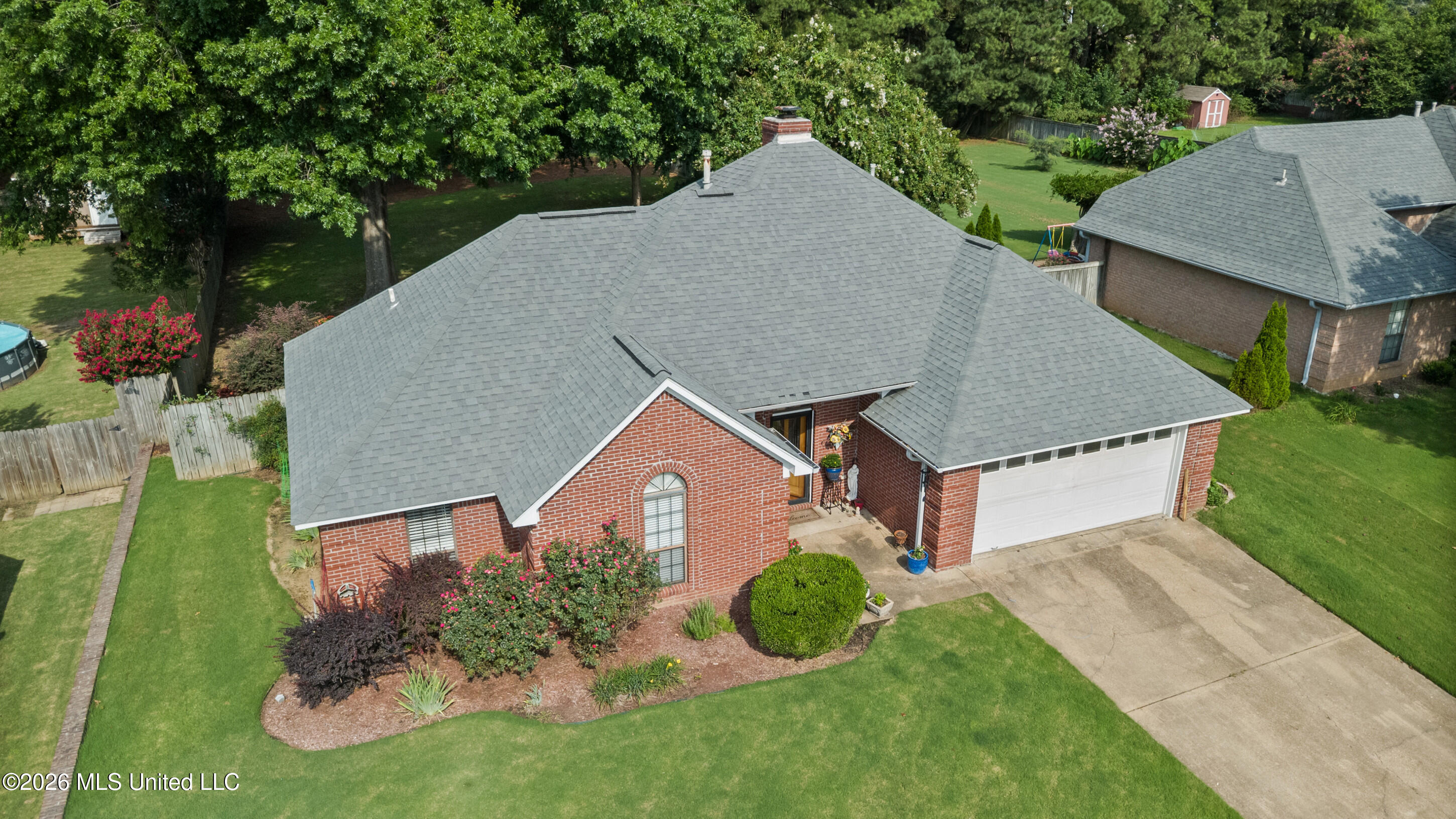 7389 Fox Glen Drive Property Photo 4