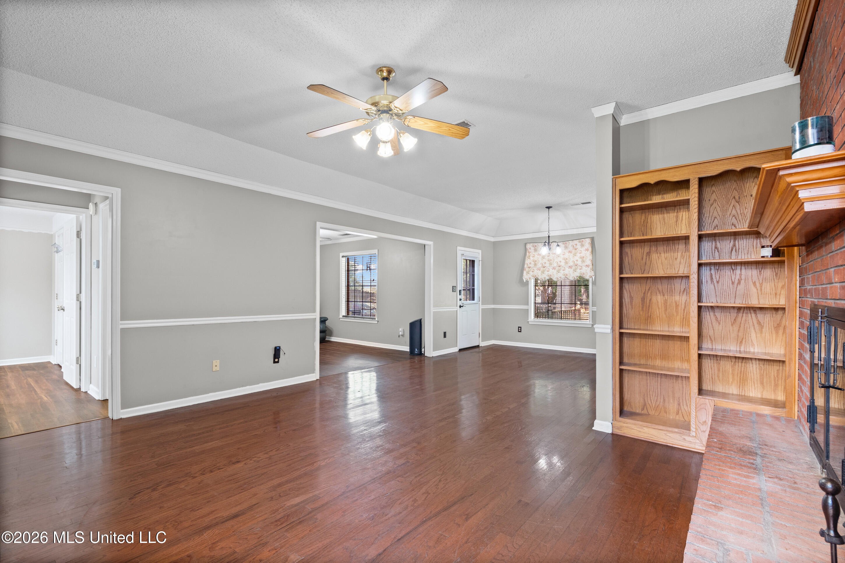 7389 Fox Glen Drive Property Photo 6