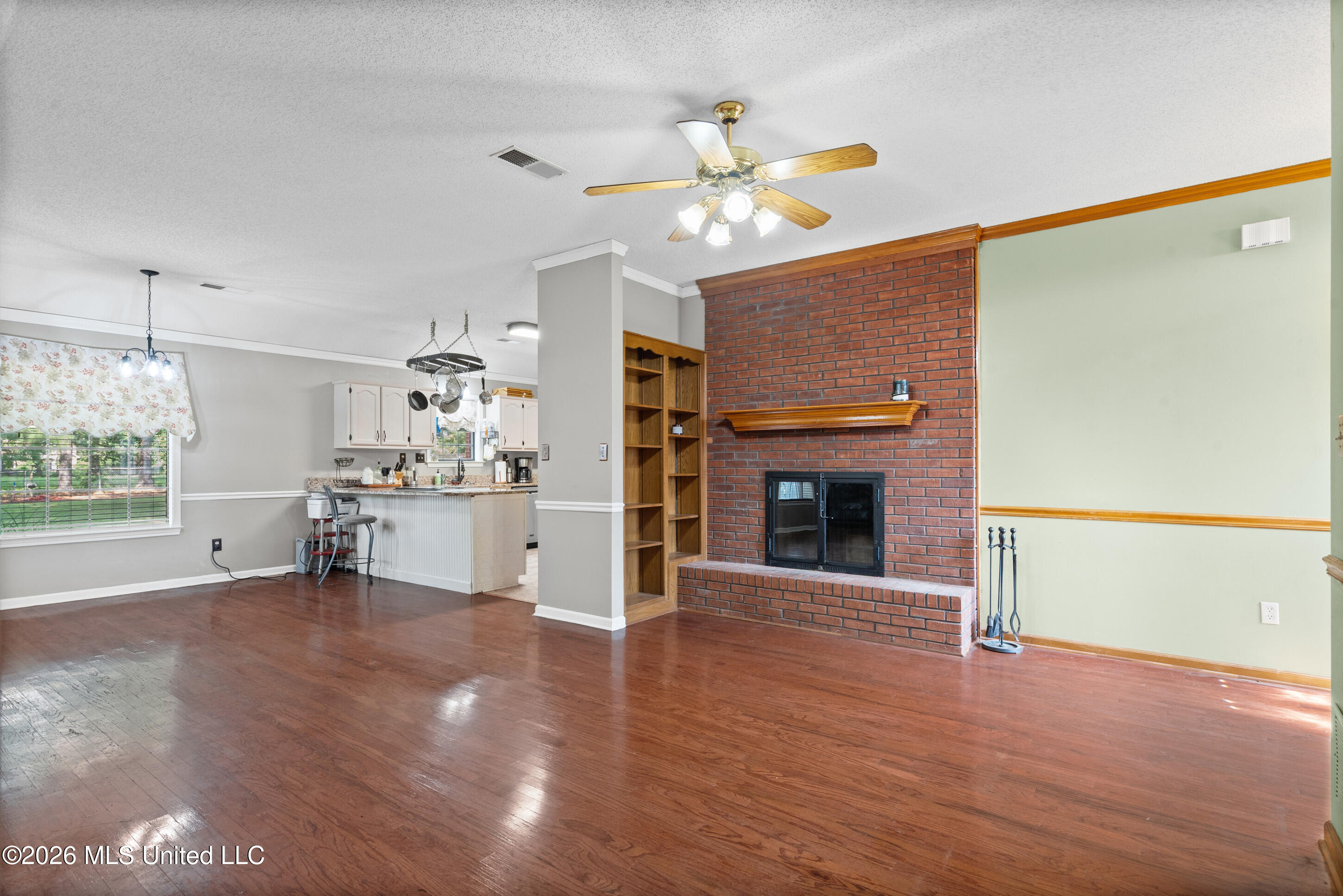 7389 Fox Glen Drive Property Photo 9