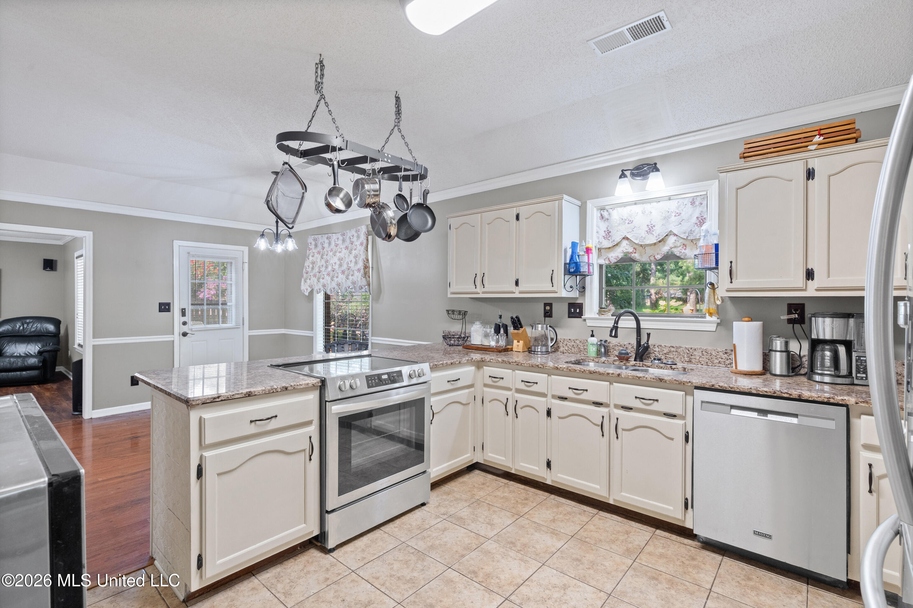 7389 Fox Glen Drive Property Photo 11