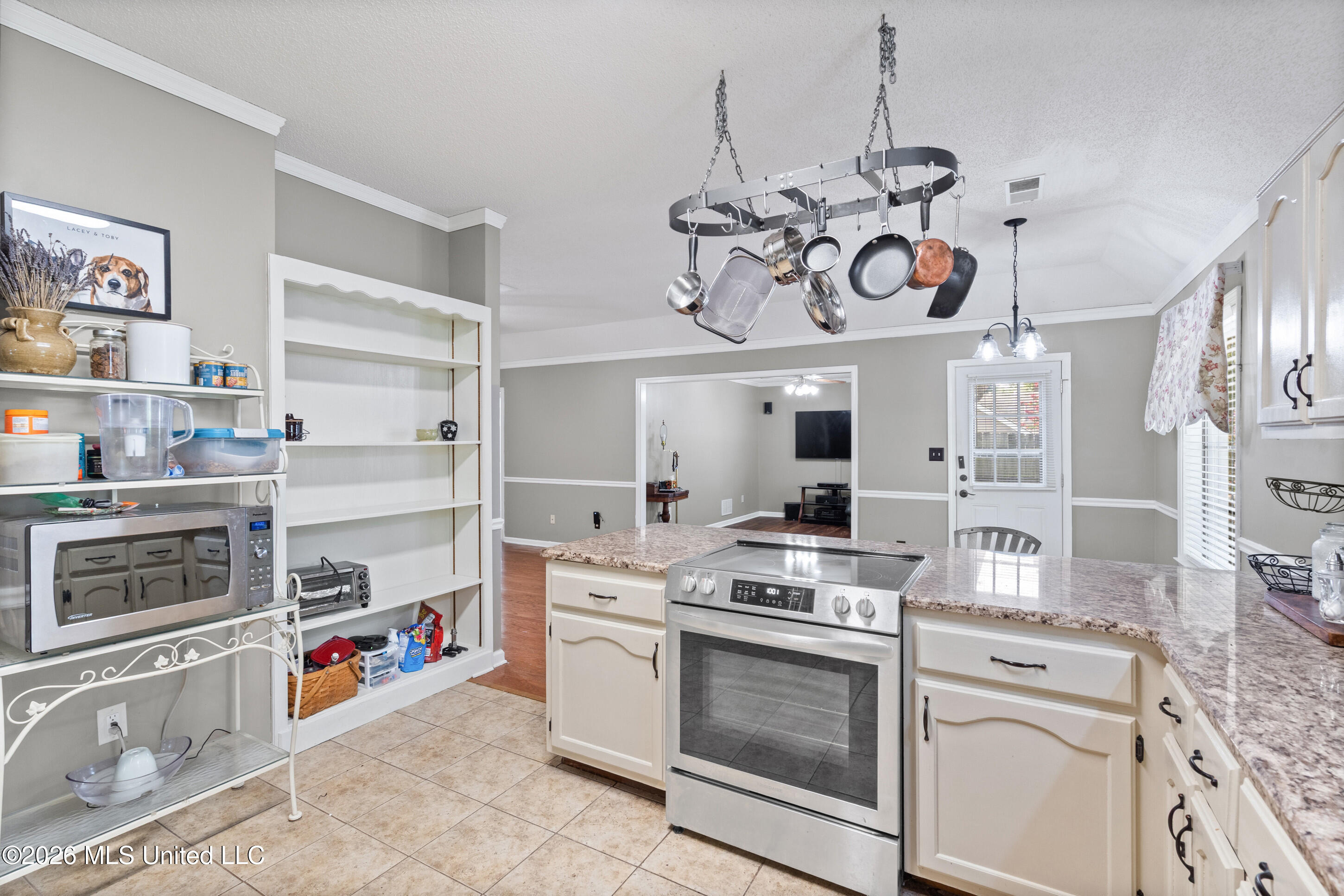 7389 Fox Glen Drive Property Photo 12