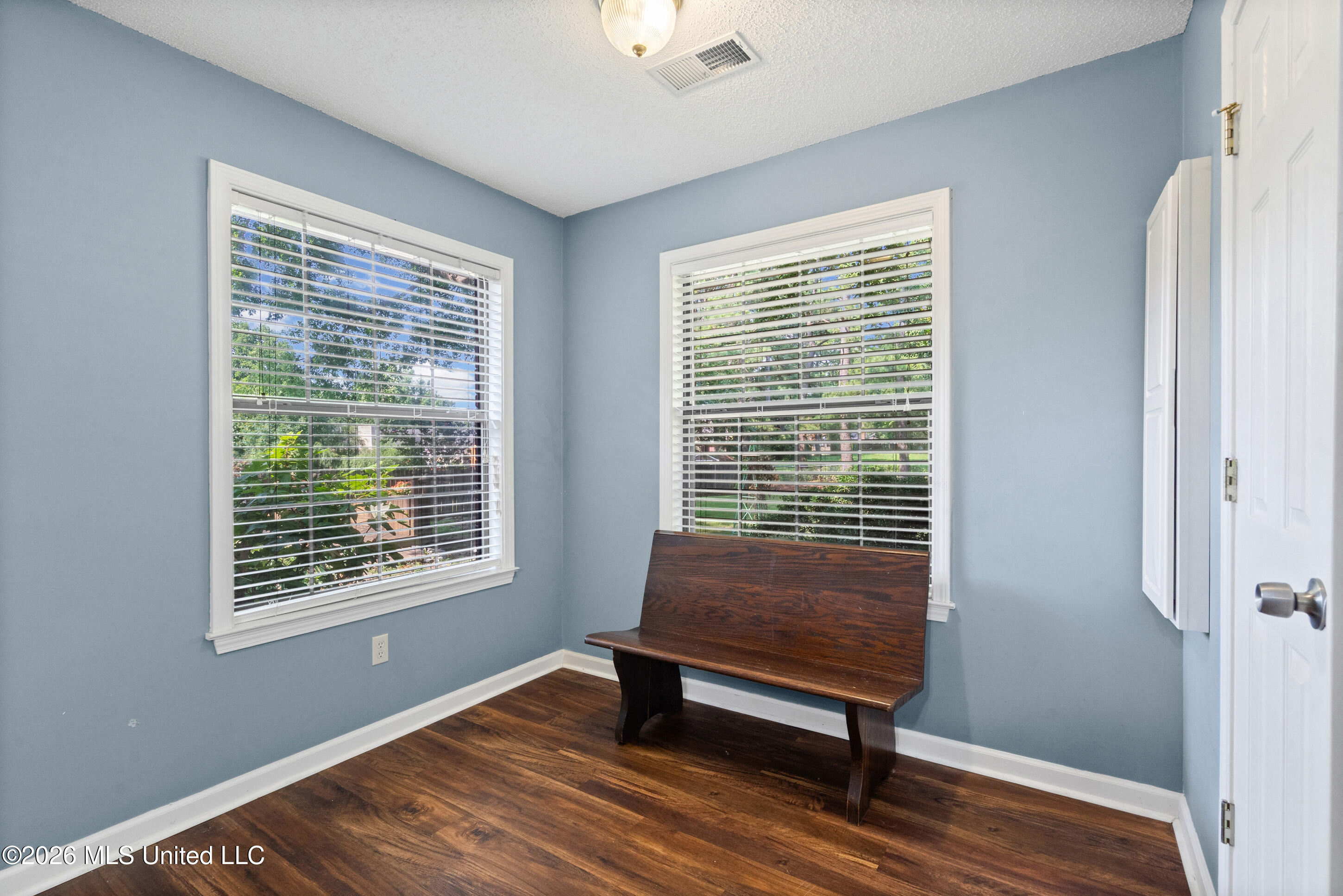 7389 Fox Glen Drive Property Photo 14