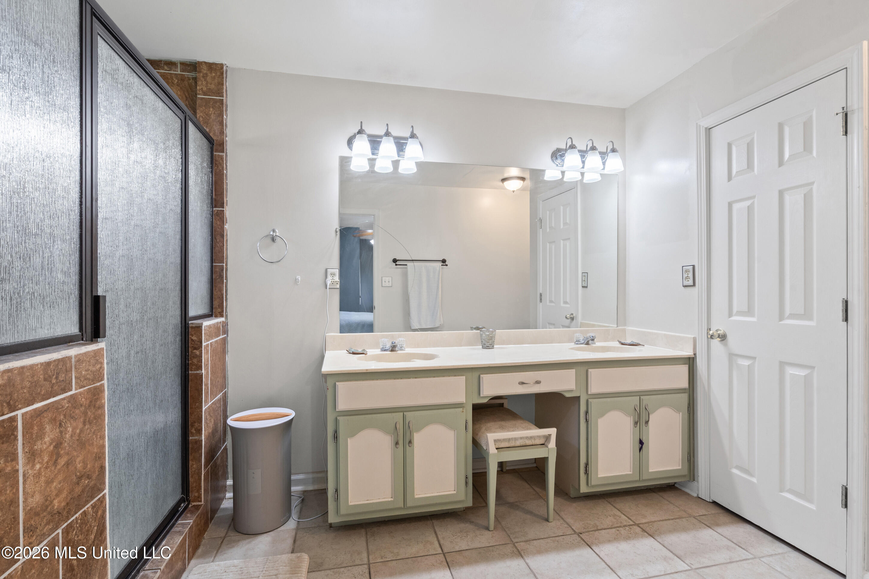 7389 Fox Glen Drive Property Photo 16