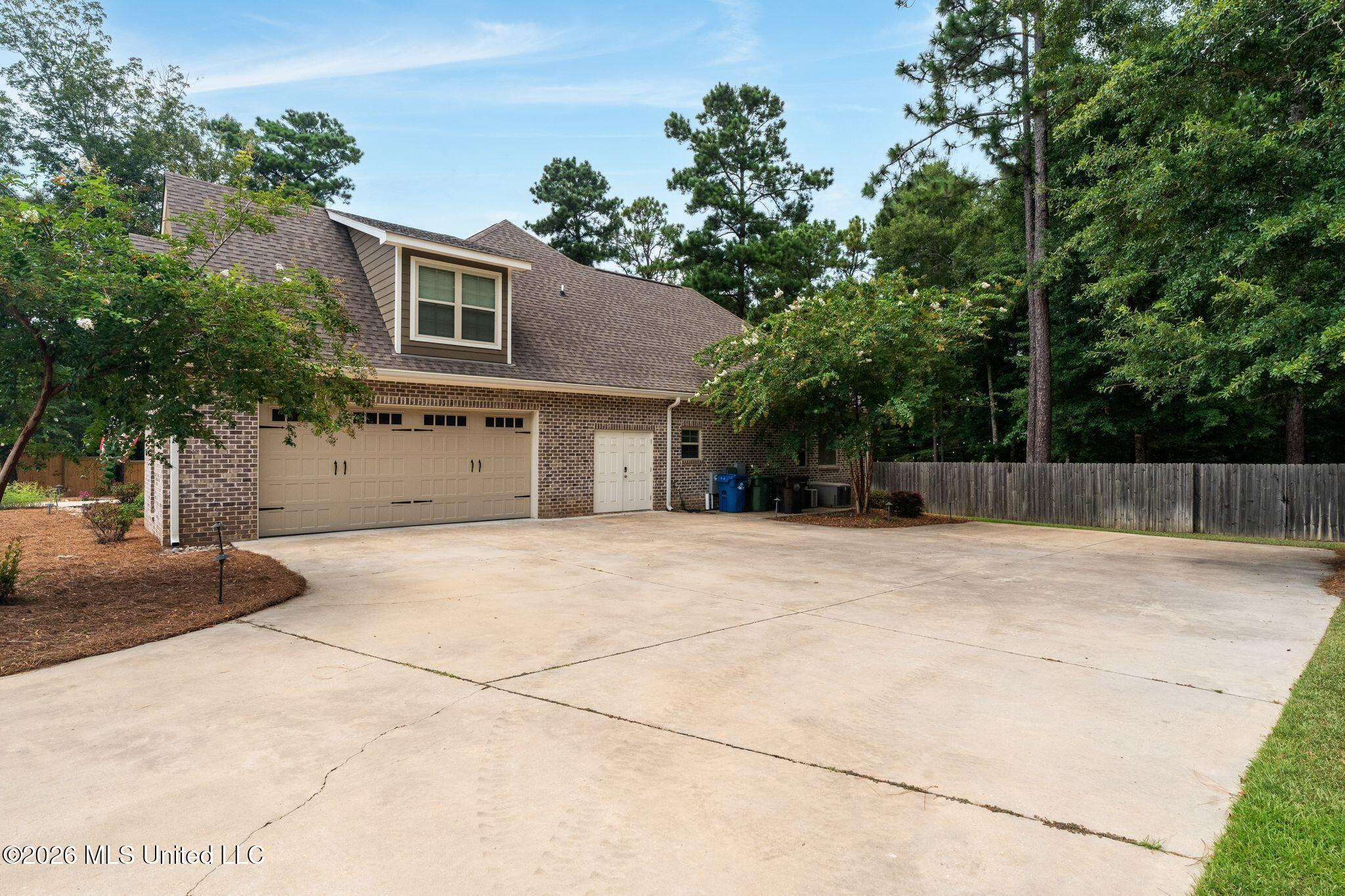 12 Pinehills Court Property Photo 8