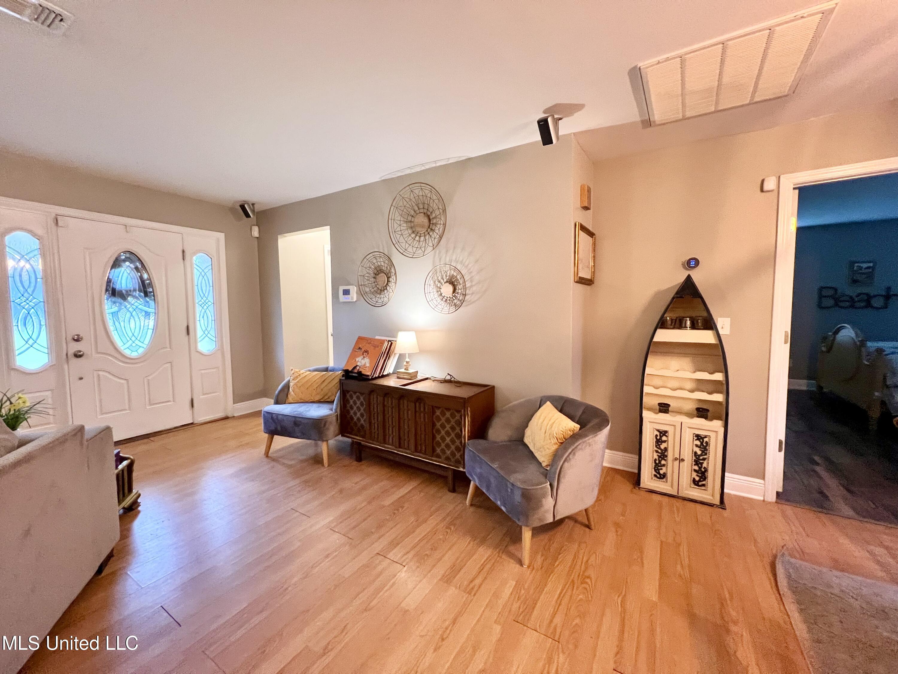 13 40th Street Property Photo 15