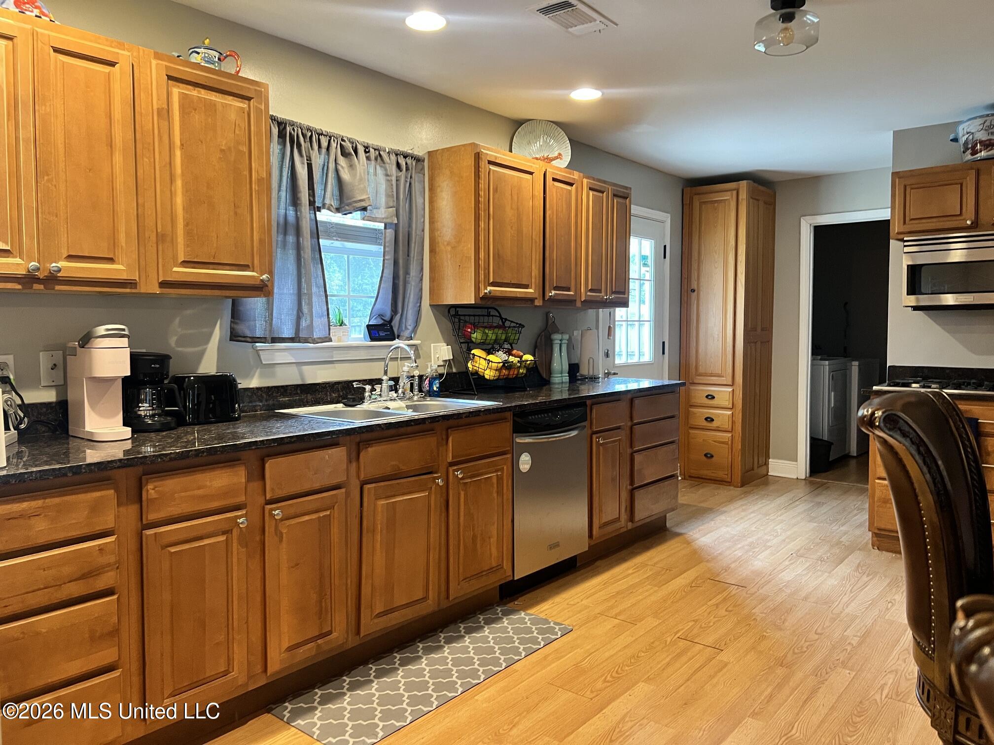 13 40th Street Property Photo 18
