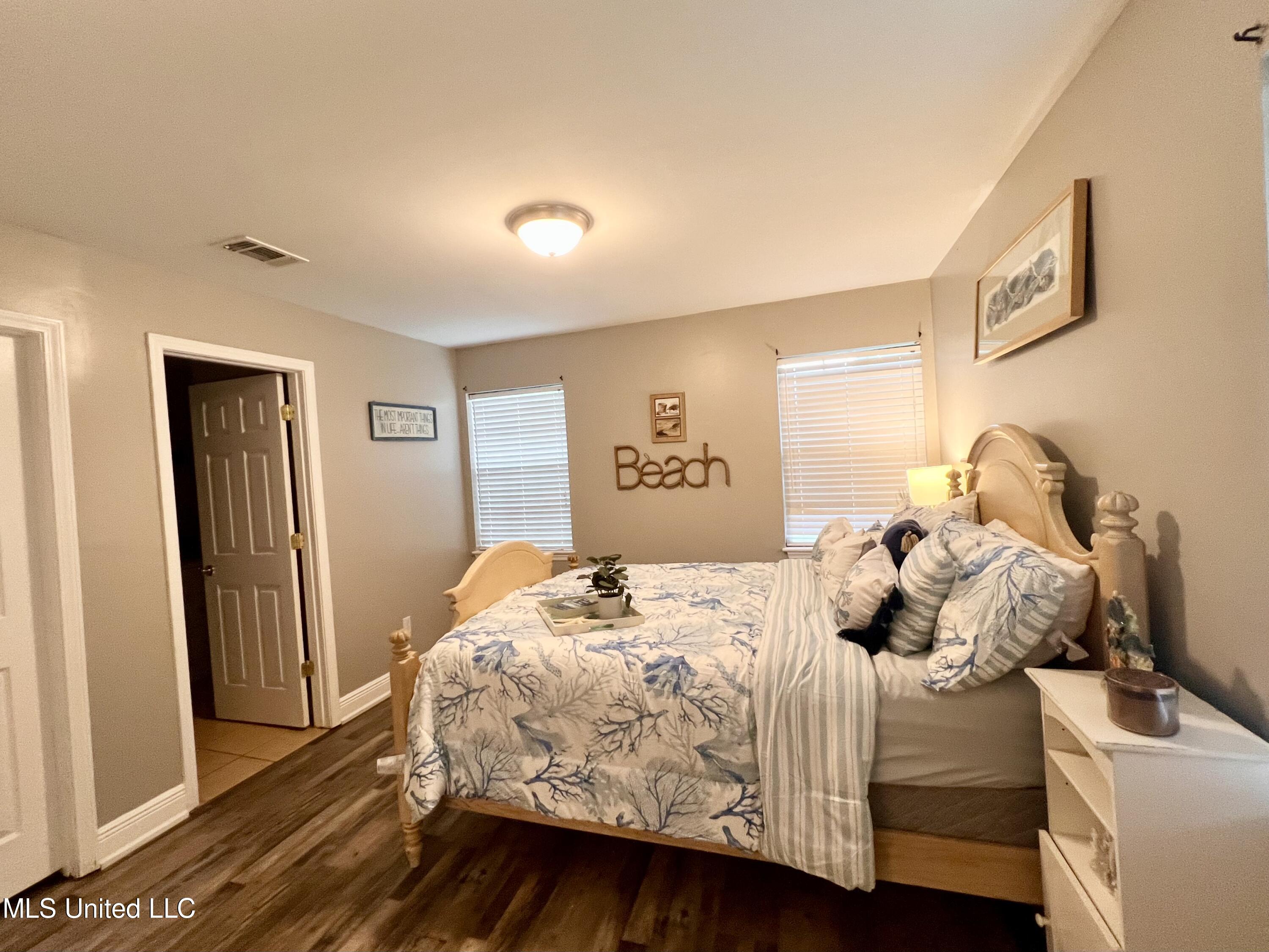13 40th Street Property Photo 36