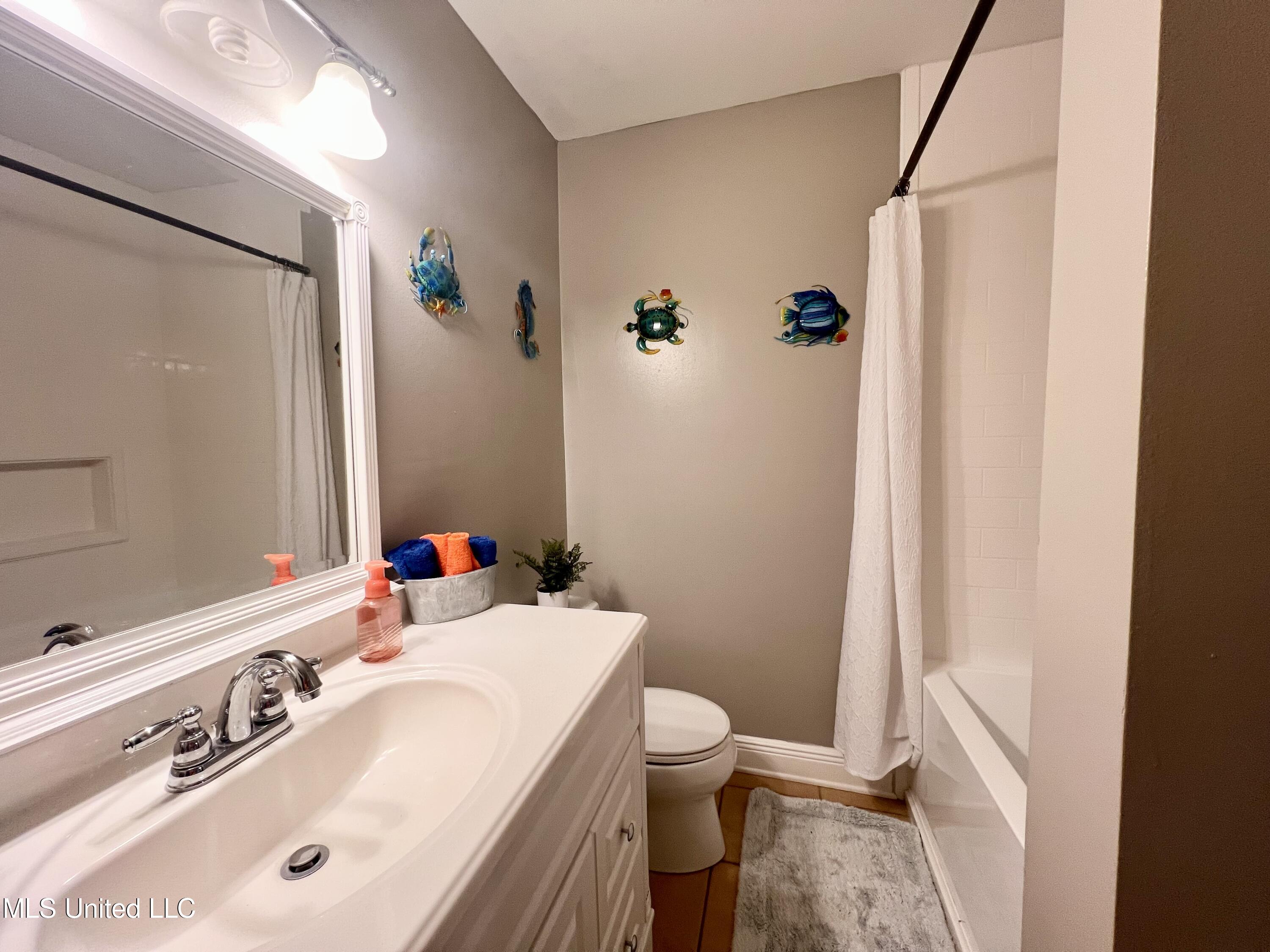 13 40th Street Property Photo 38