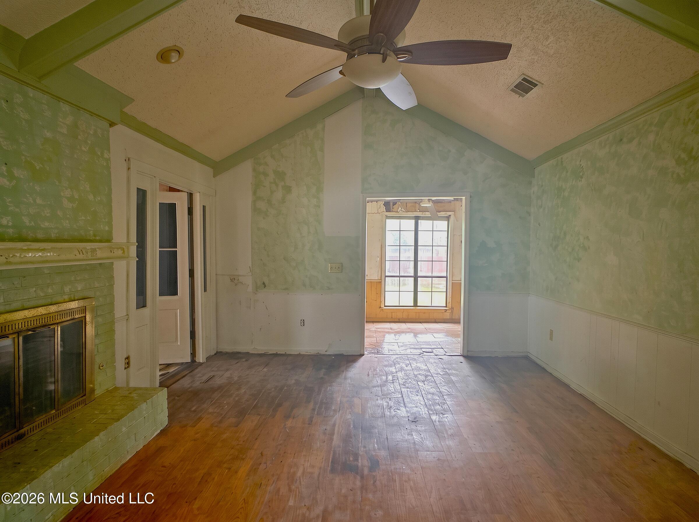 102 Dogwood Circle Property Photo 3