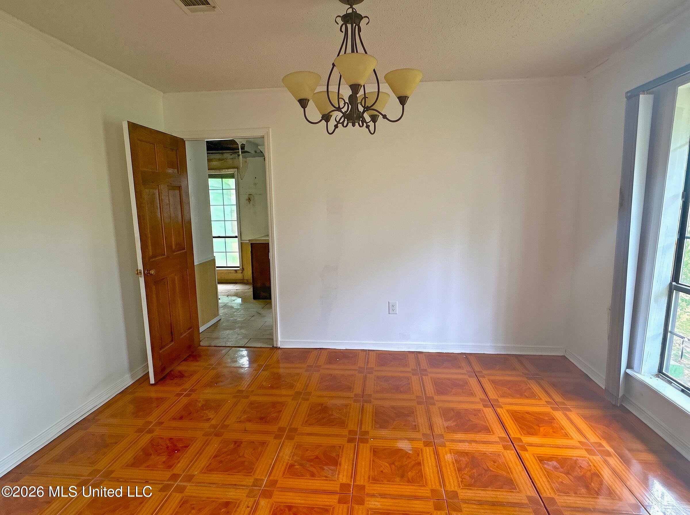102 Dogwood Circle Property Photo 4
