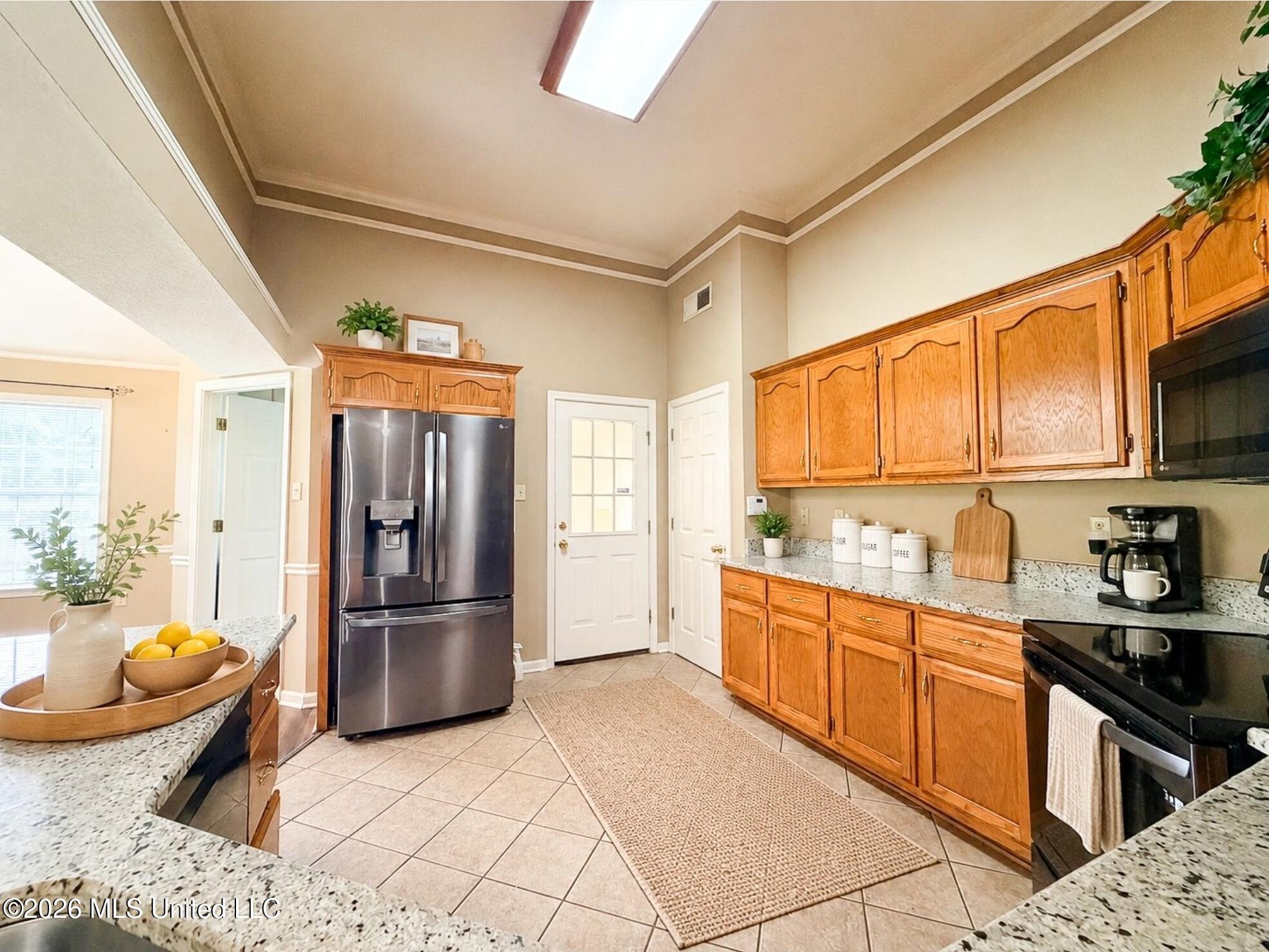 4676 Henry Drive Property Photo 3