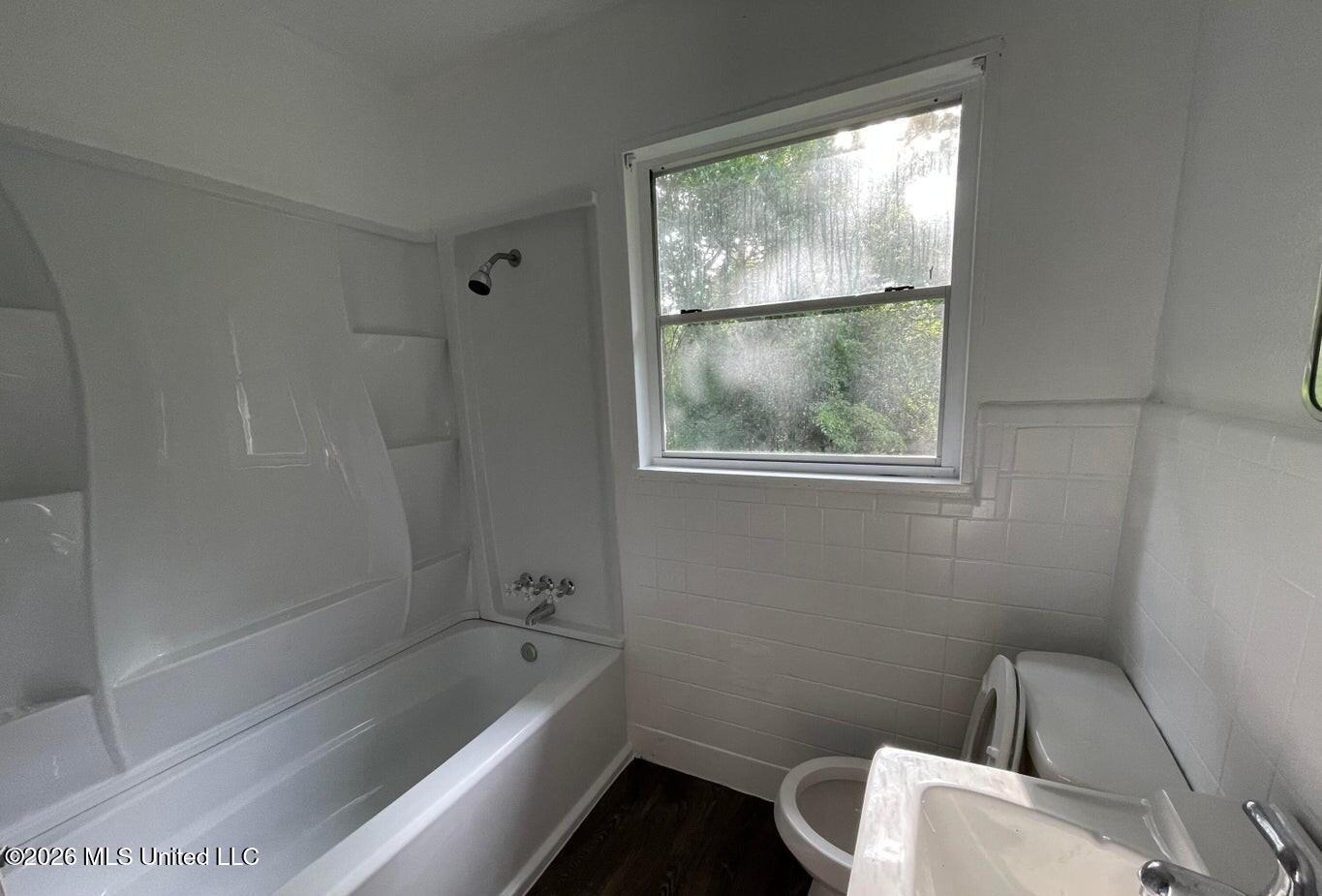 1922 Shamrock Drive Property Photo 4