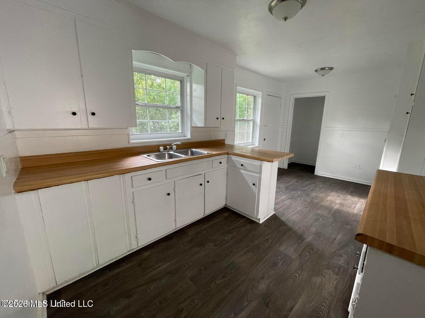 1922 Shamrock Drive Property Photo 9