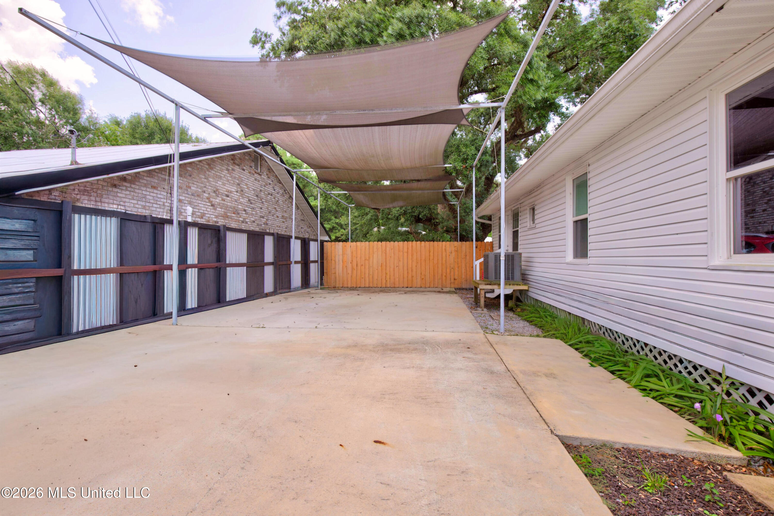 918 Sears Avenue Property Photo 4