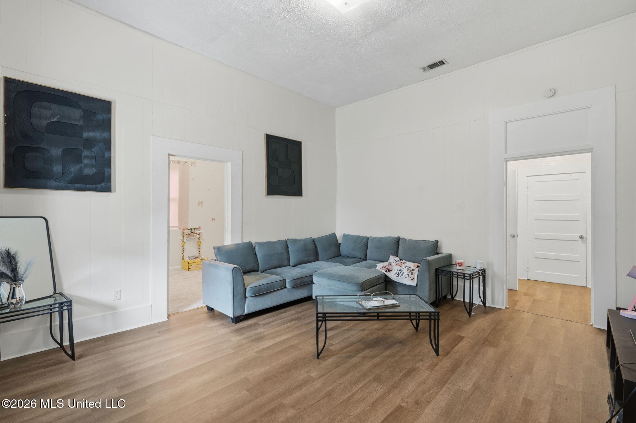 631 Avenue B Property Photo 3